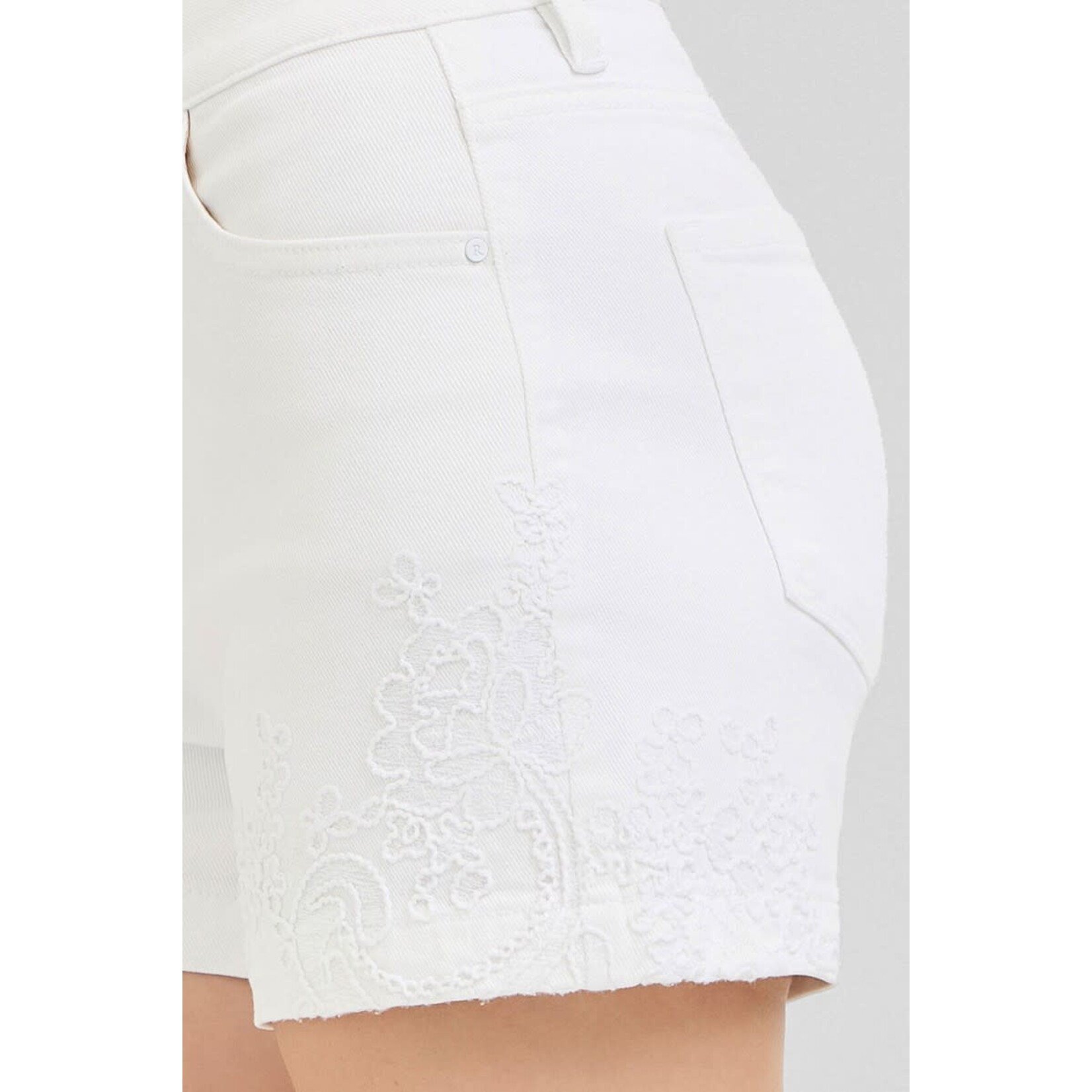 WHITE HIGH RISE EMBROIDERED SHORTS