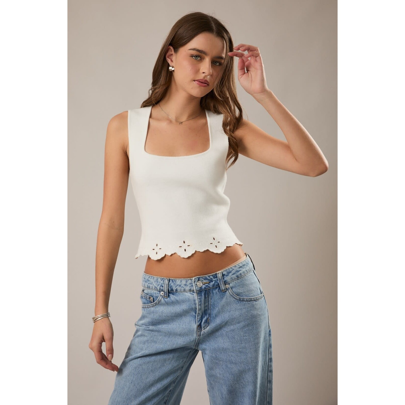 AVAILABLE IN WHITE & BLACK