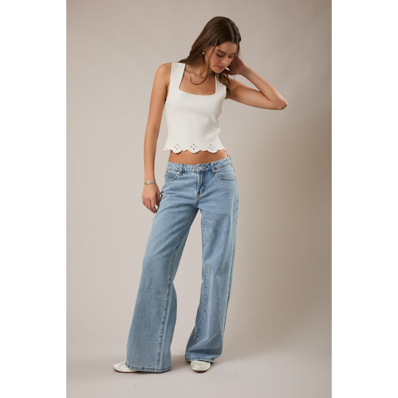 AVAILABLE IN WHITE & BLACK