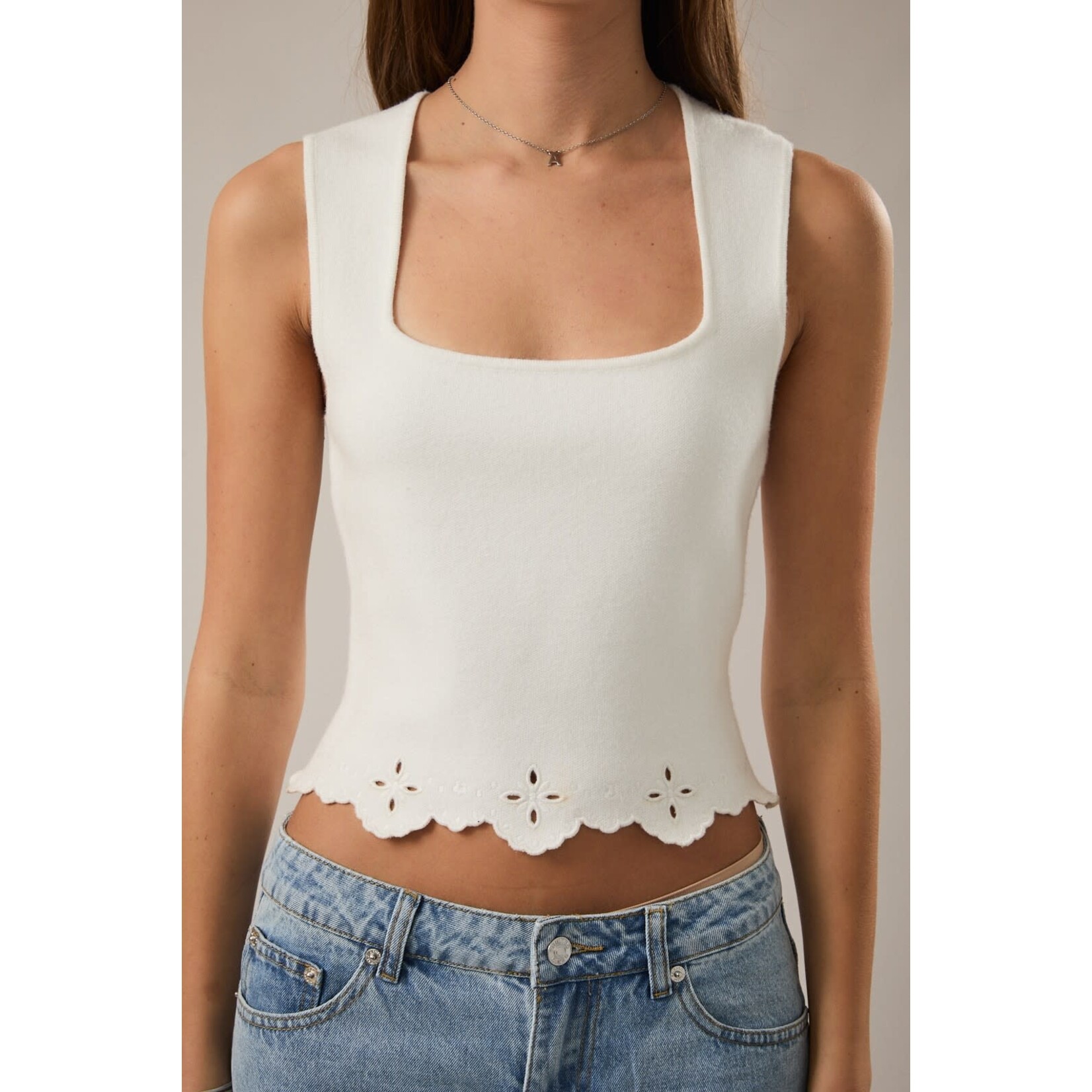 AVAILABLE IN WHITE & BLACK