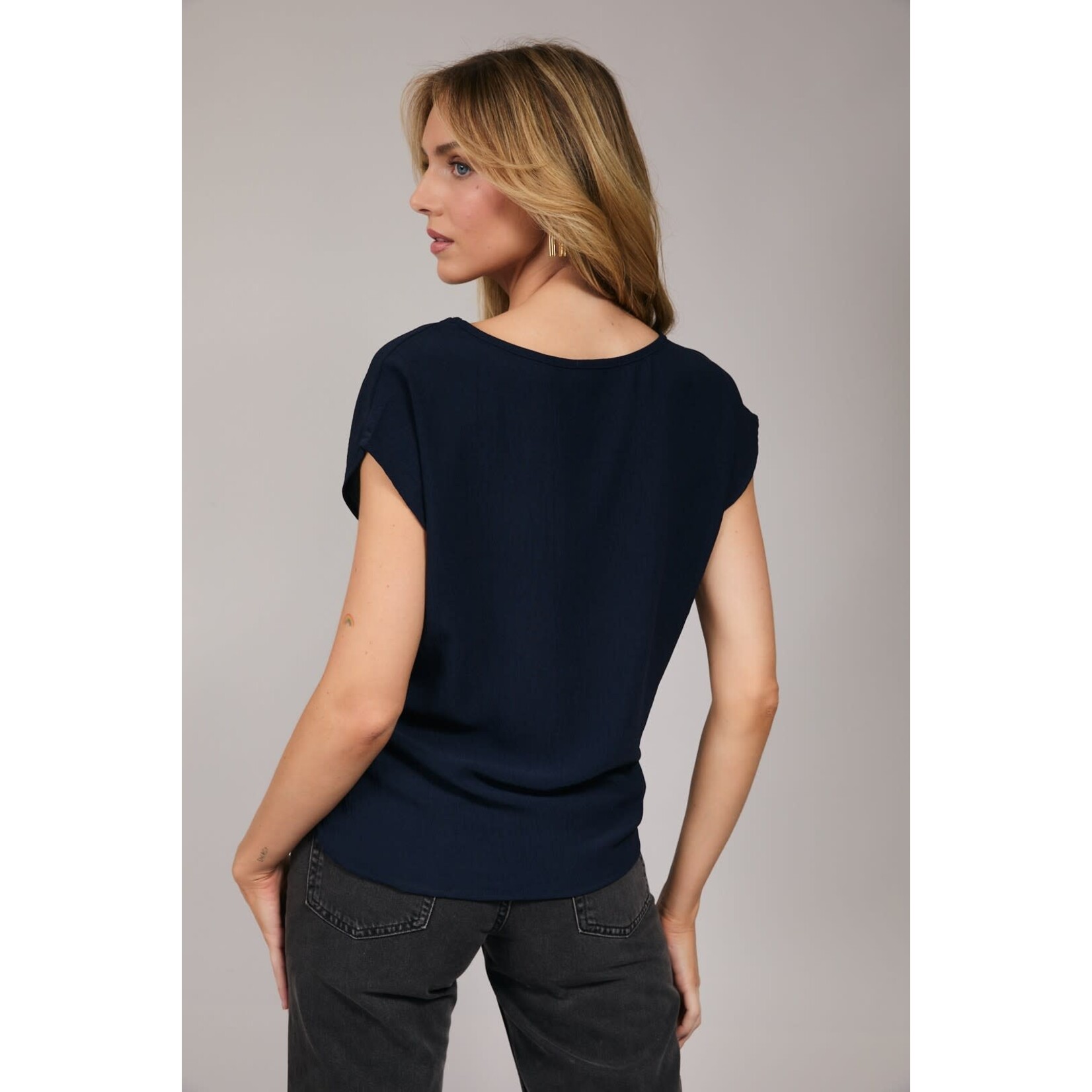 AVAILABLE IN NAVY & WHITE