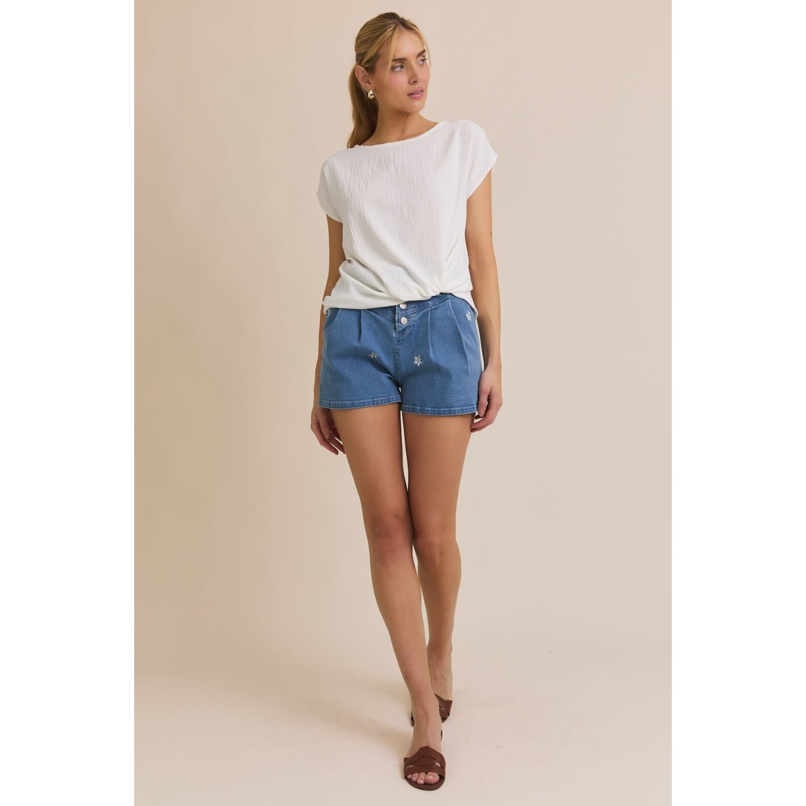 AVAILABLE IN NAVY & WHITE