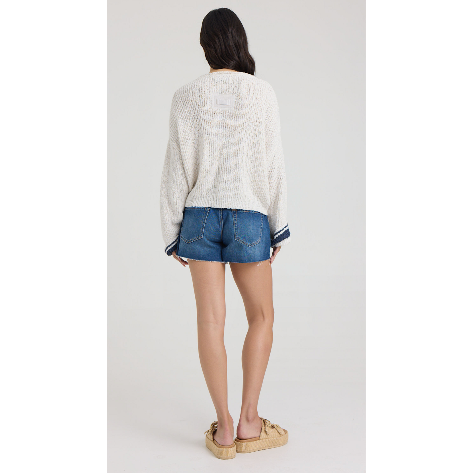 WHITE SWEATER W CONTRAST NAVY STRIPES