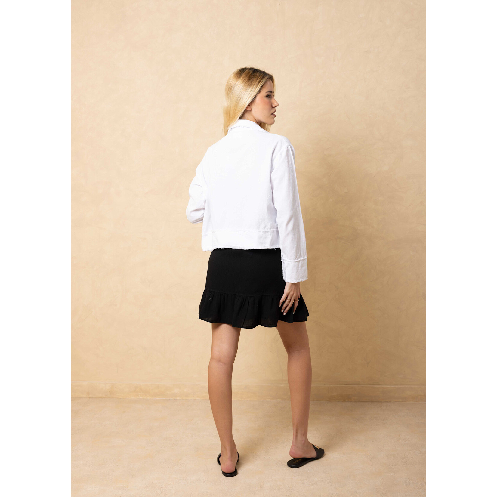 AVAILABLE IN WHITE & SKY BLUE