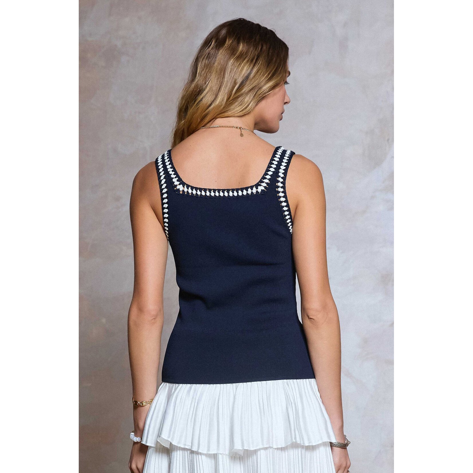 AVAILABLE IN NAVY & WHITE