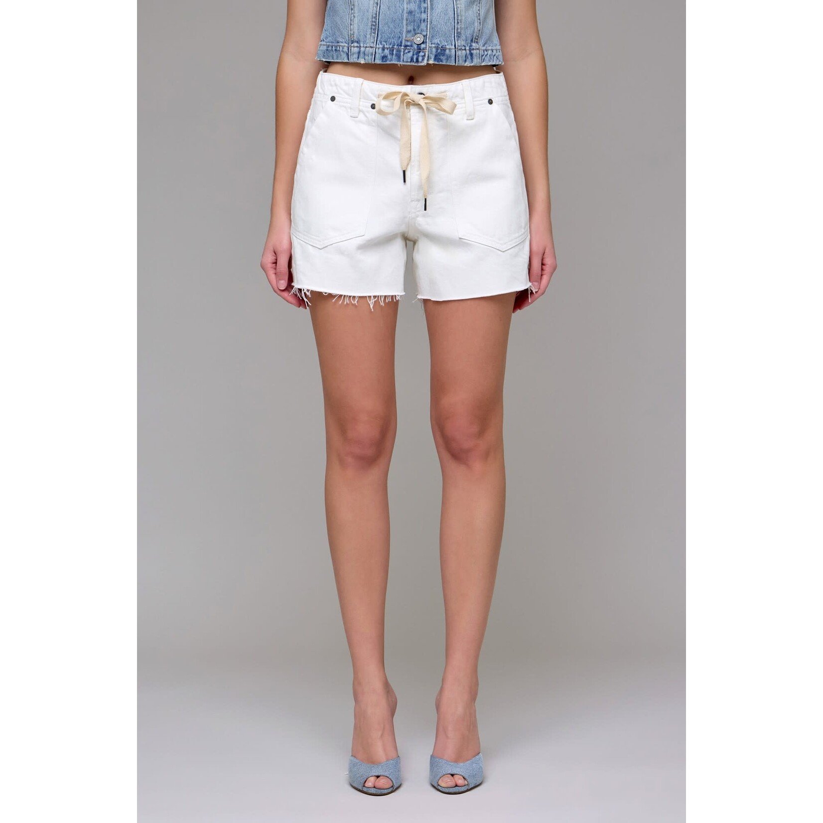 HIDDEN PEARL PATCH POCKET SHORTS
