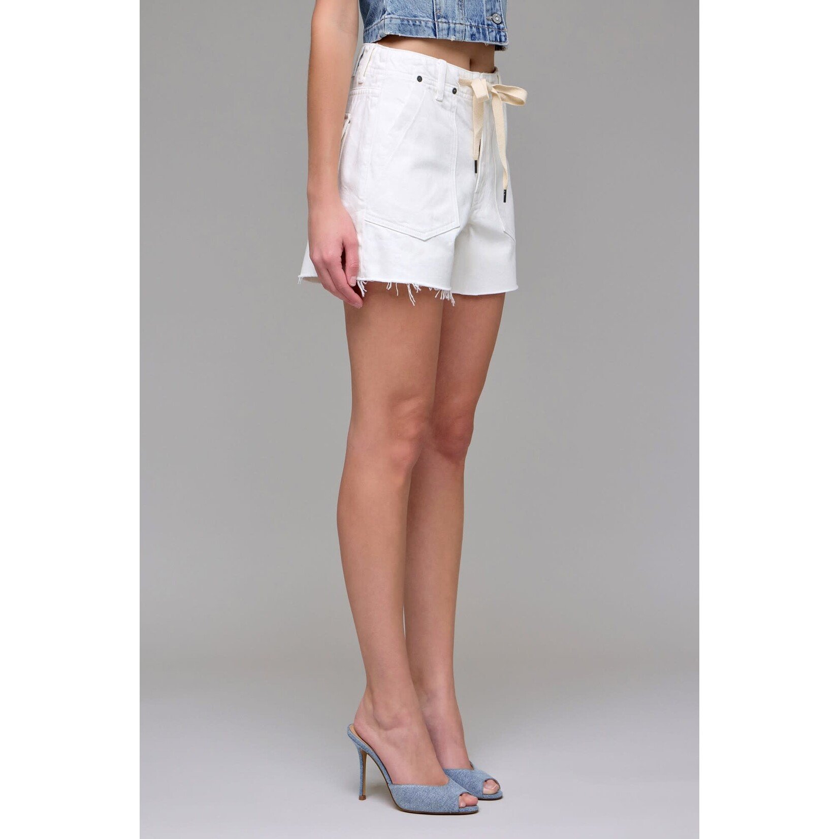 HIDDEN PEARL PATCH POCKET SHORTS