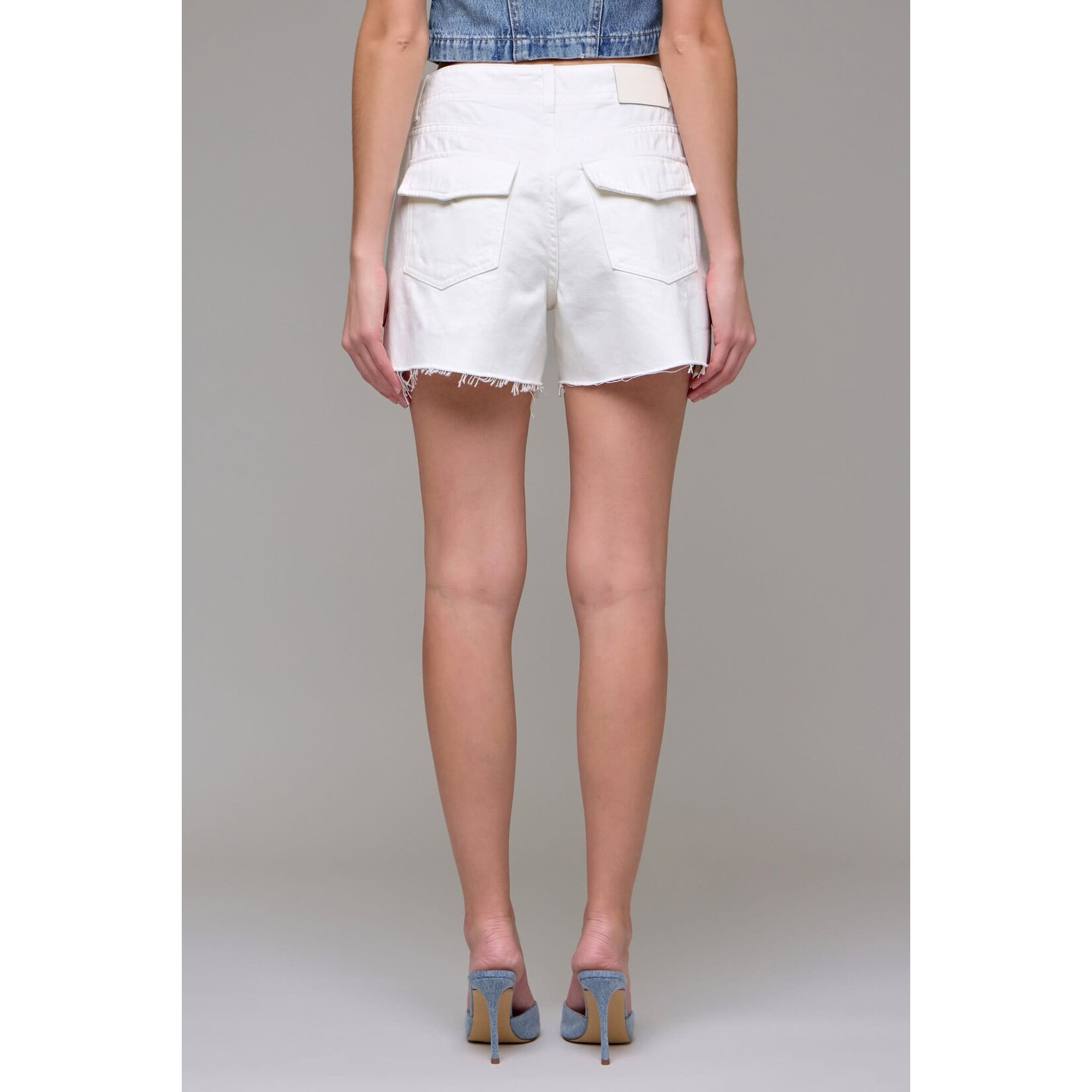 HIDDEN PEARL PATCH POCKET SHORTS