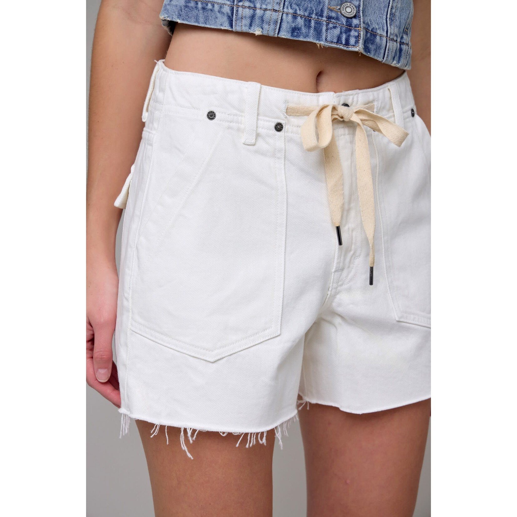 HIDDEN PEARL PATCH POCKET SHORTS