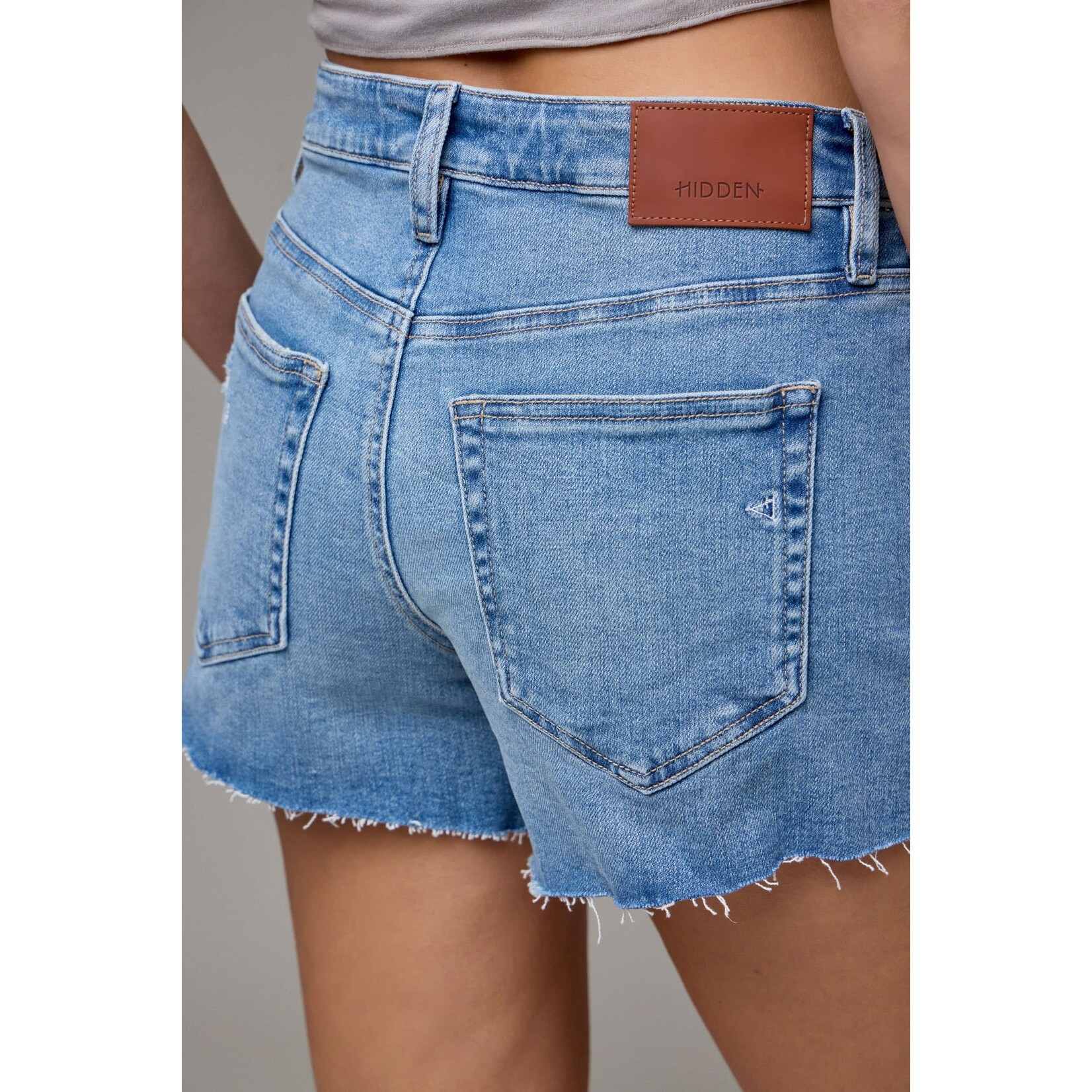 HIDDEN STRETCH SHORTS