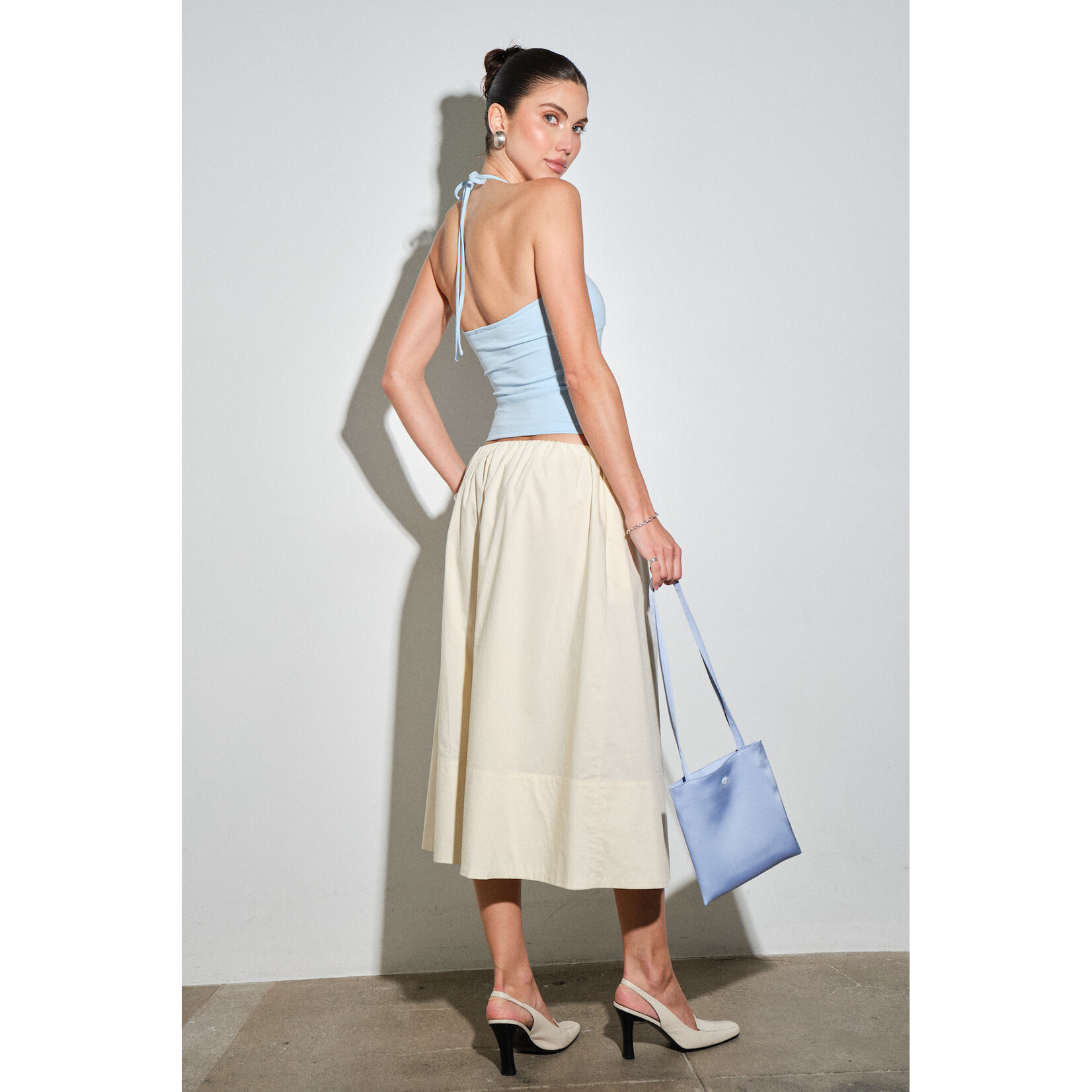 AVAILABLE IN CREAM AND BLUE