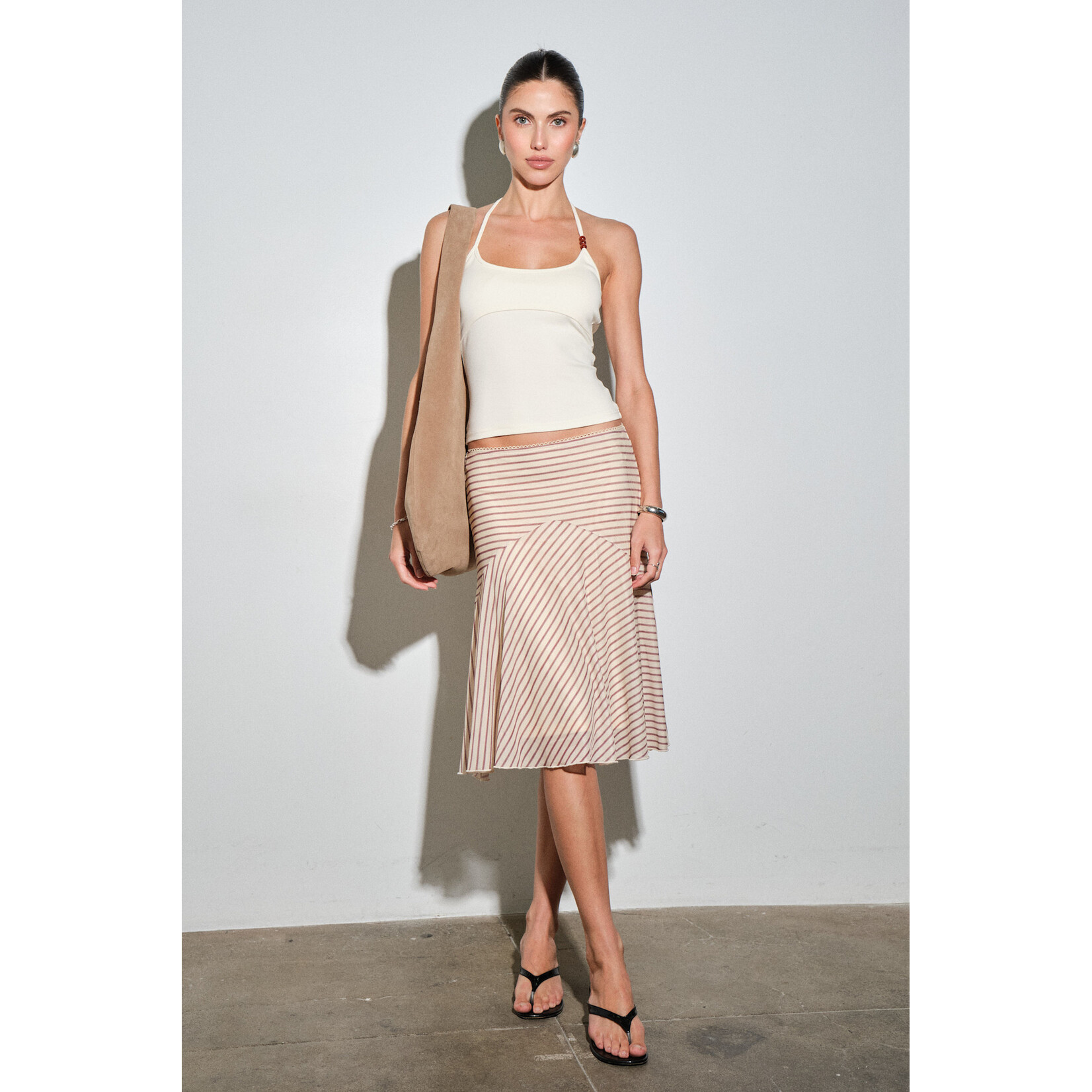 AVAILABLE IN CREAM AND BLUE