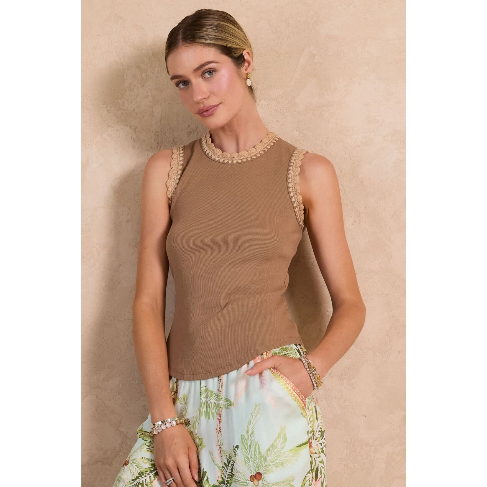 AVAILABLE IN SAND AND WHITE