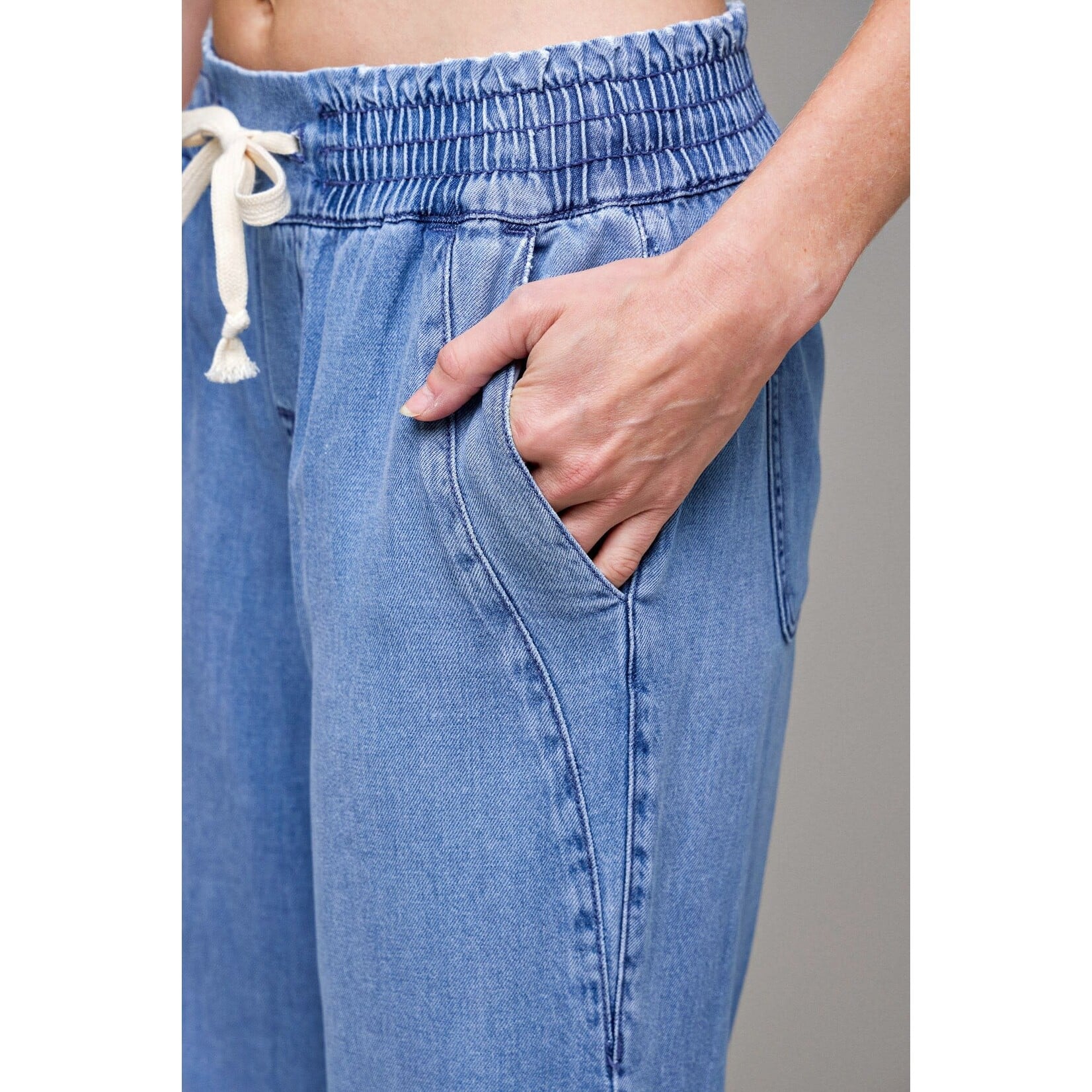 HIDDEN MEDIUM WASH WIDE LEG