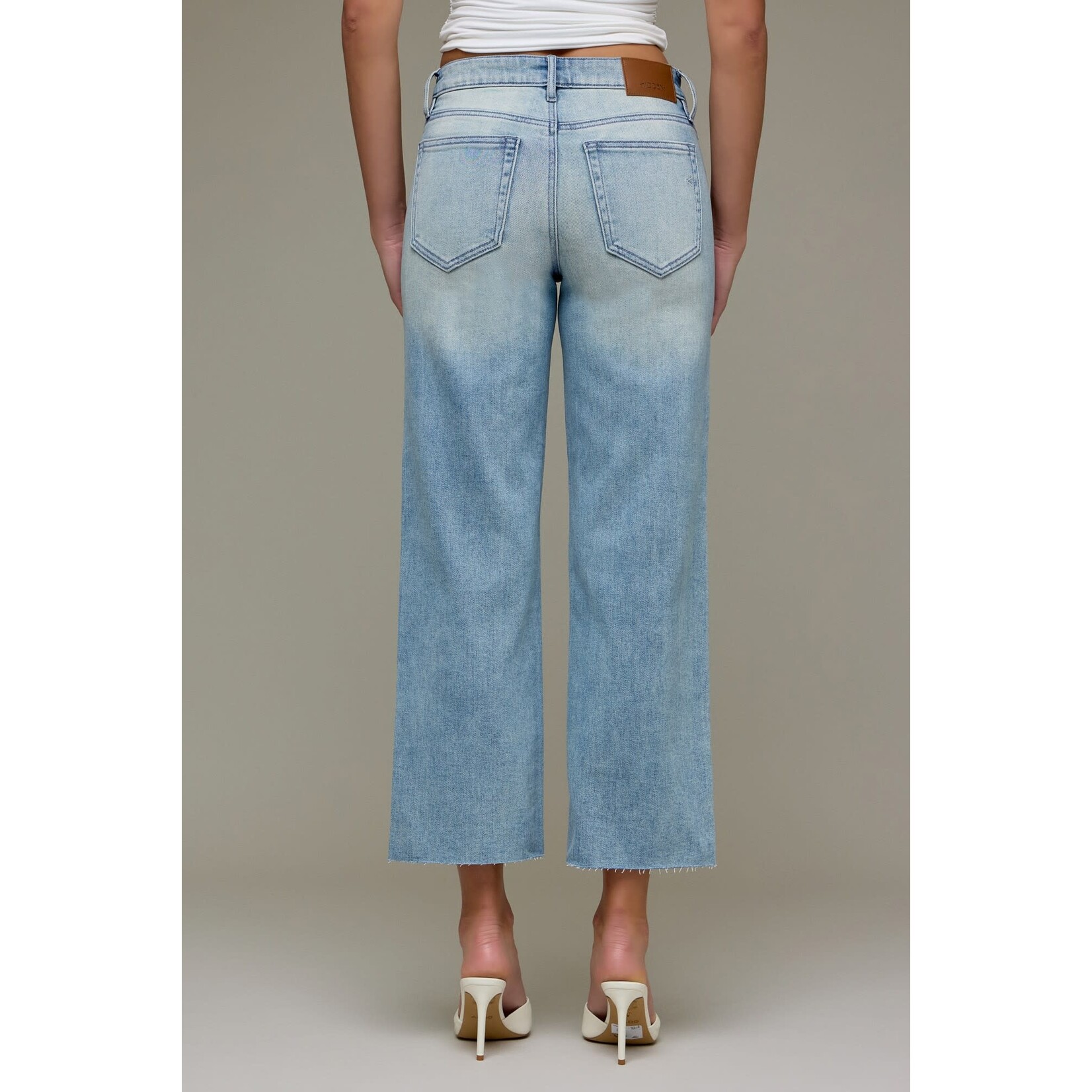 HIDDEN STRETCH CROP CLASSIC STRAIGHT JEANS