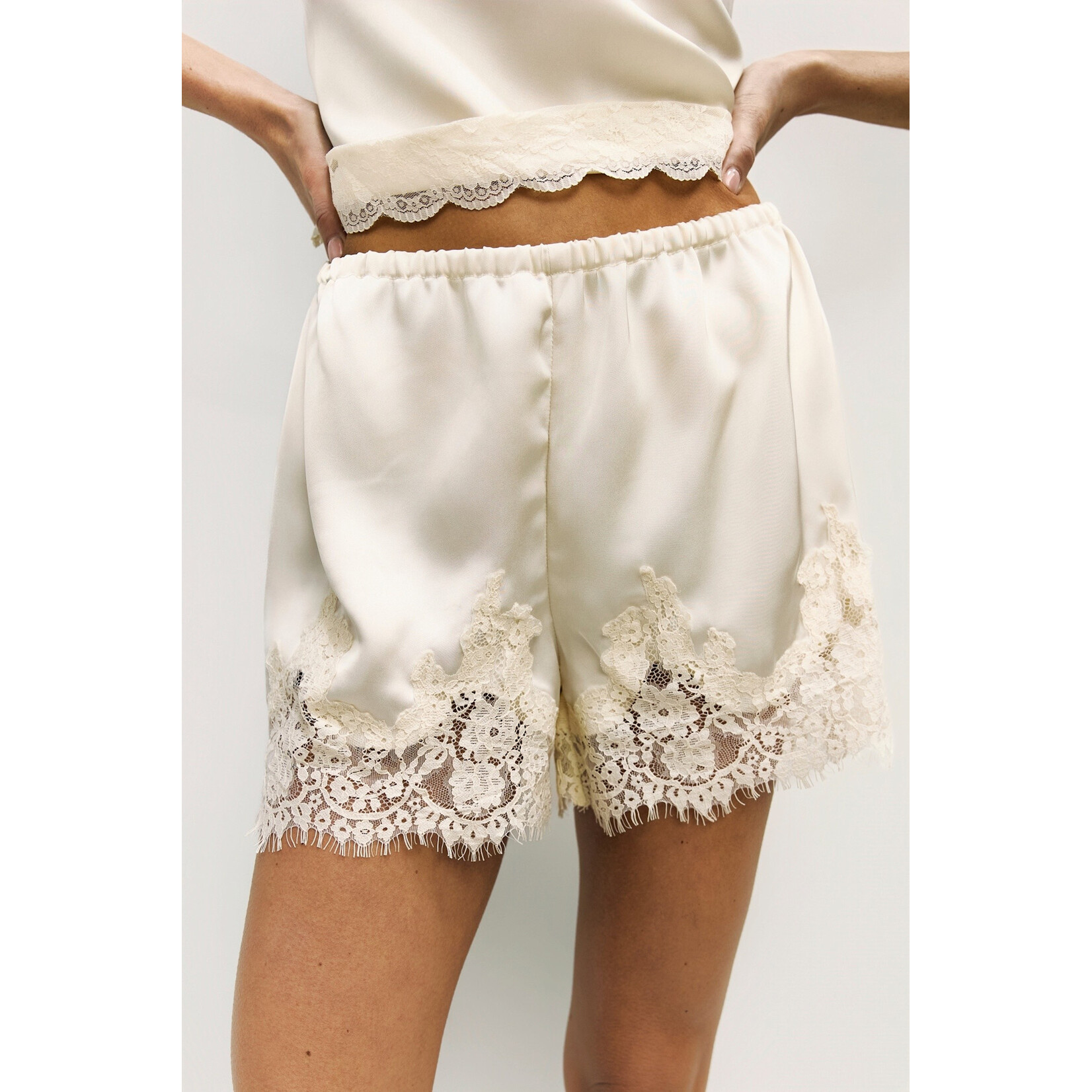 PAIRS WITH OUR SERA TOP