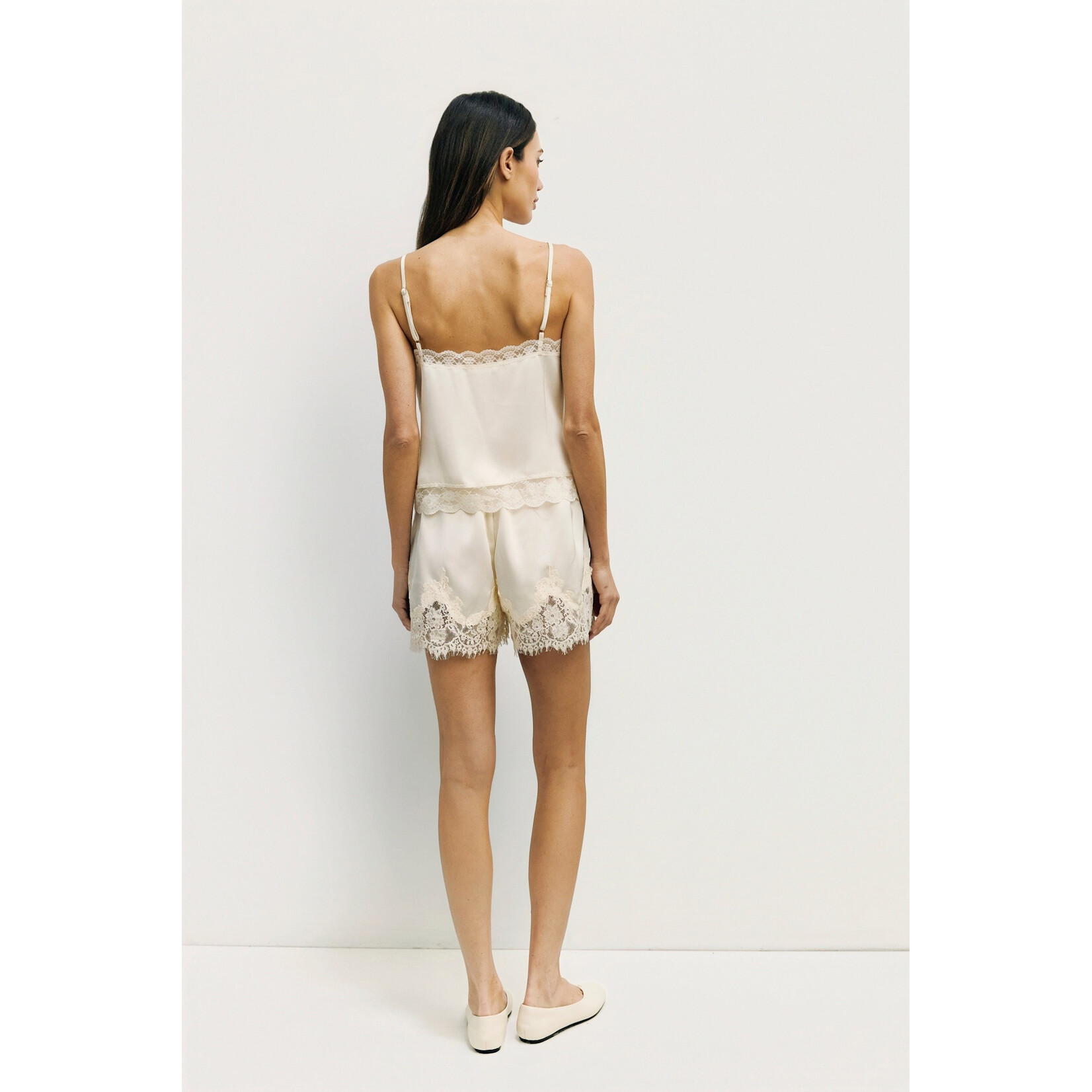 PAIRS WITH OUR SERA TOP