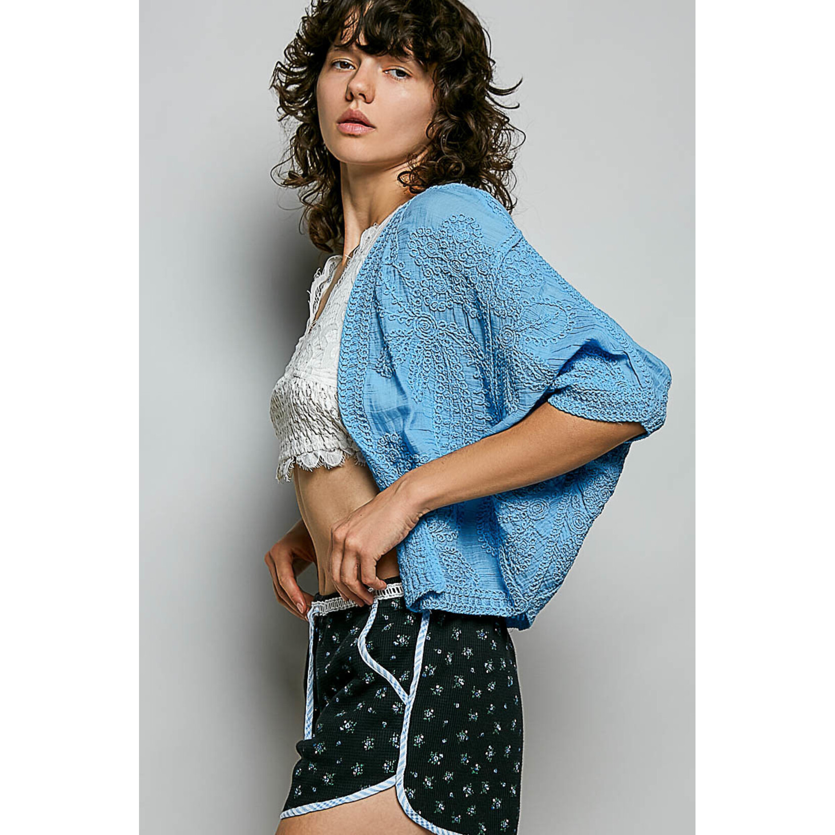 AVAILABLE IN NATURAL AND BLUE