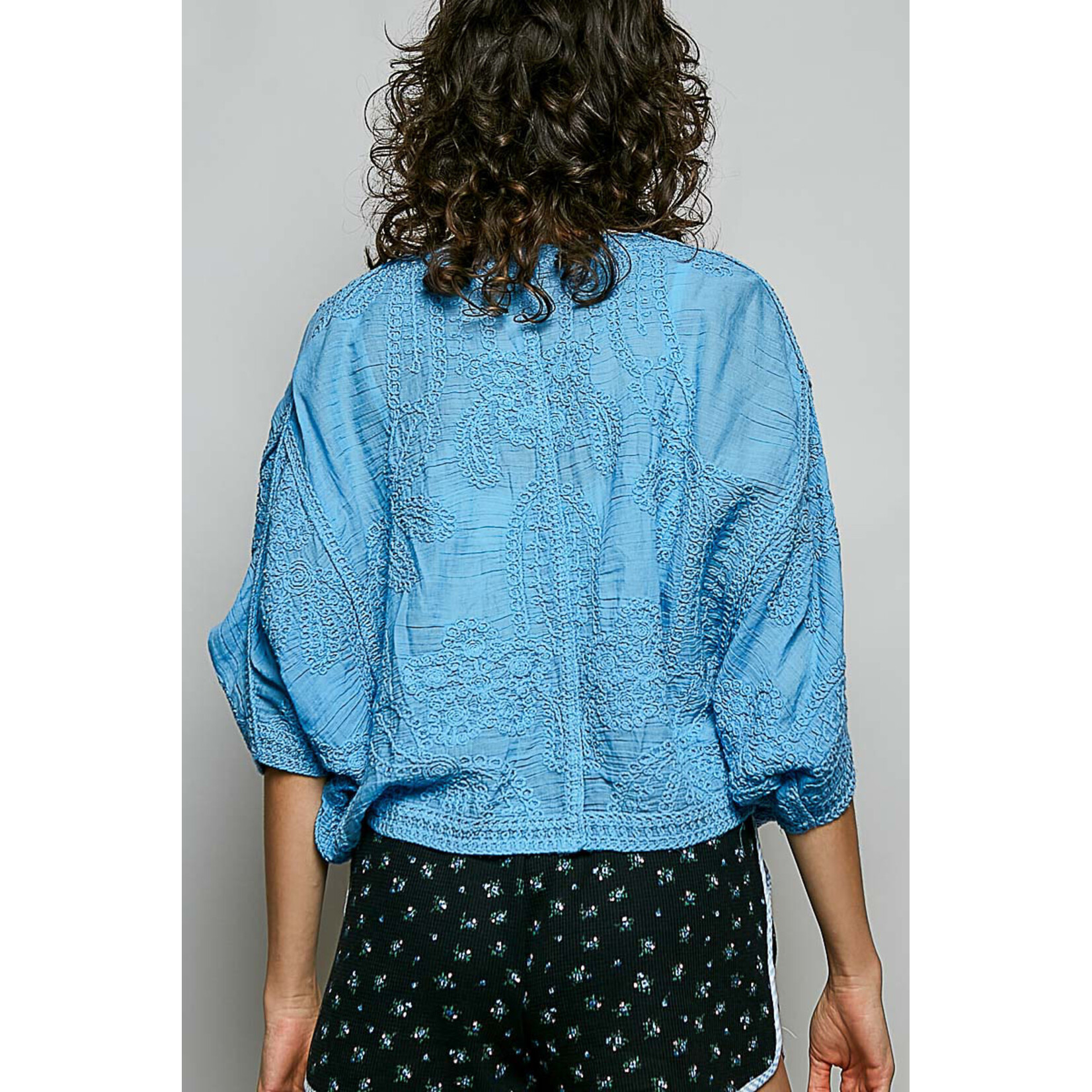 AVAILABLE IN NATURAL AND BLUE