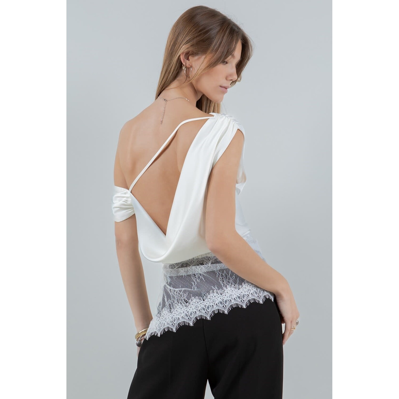 THE VICTORIA TOP
