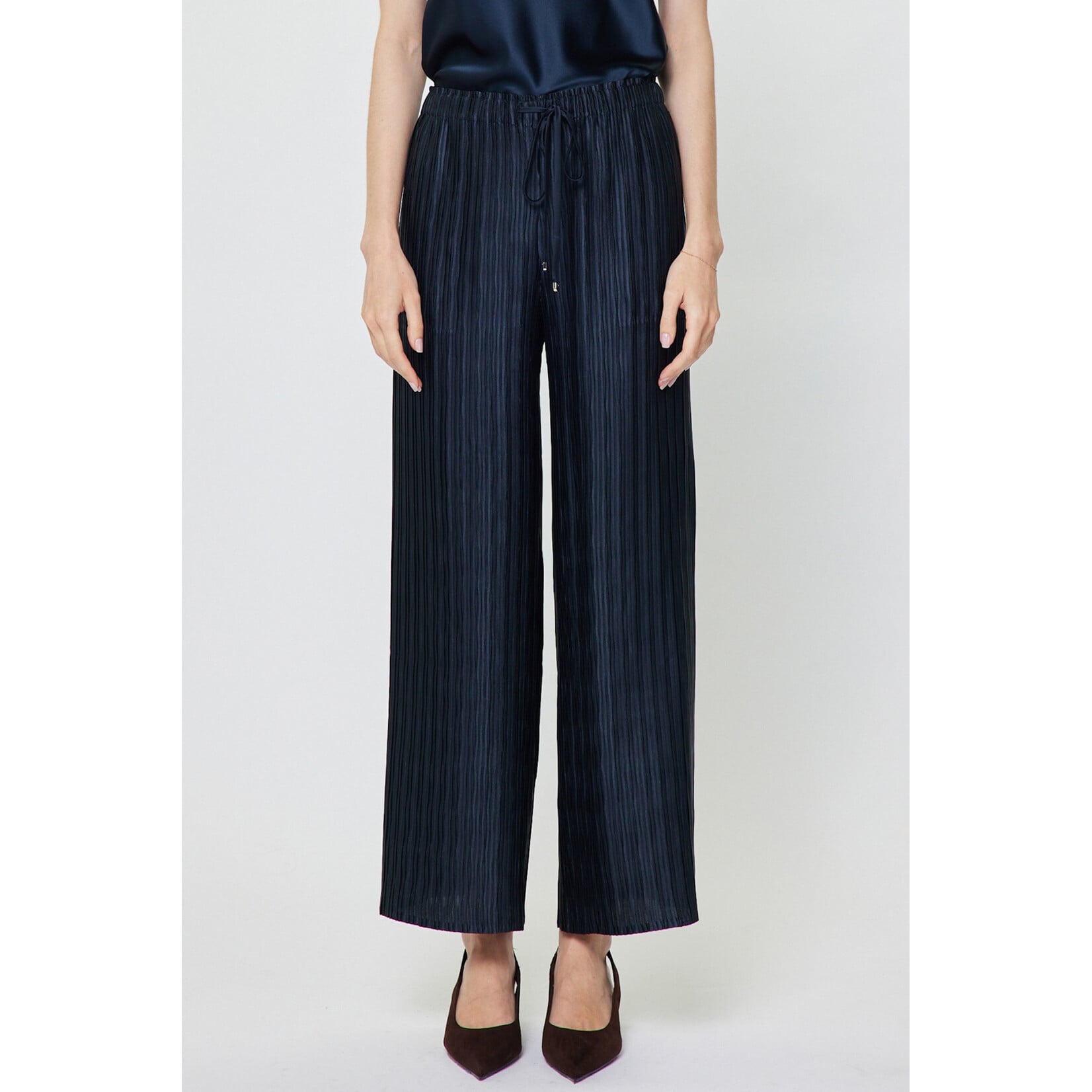 AVAILABLE IN NAVY & CHAMPAGNE