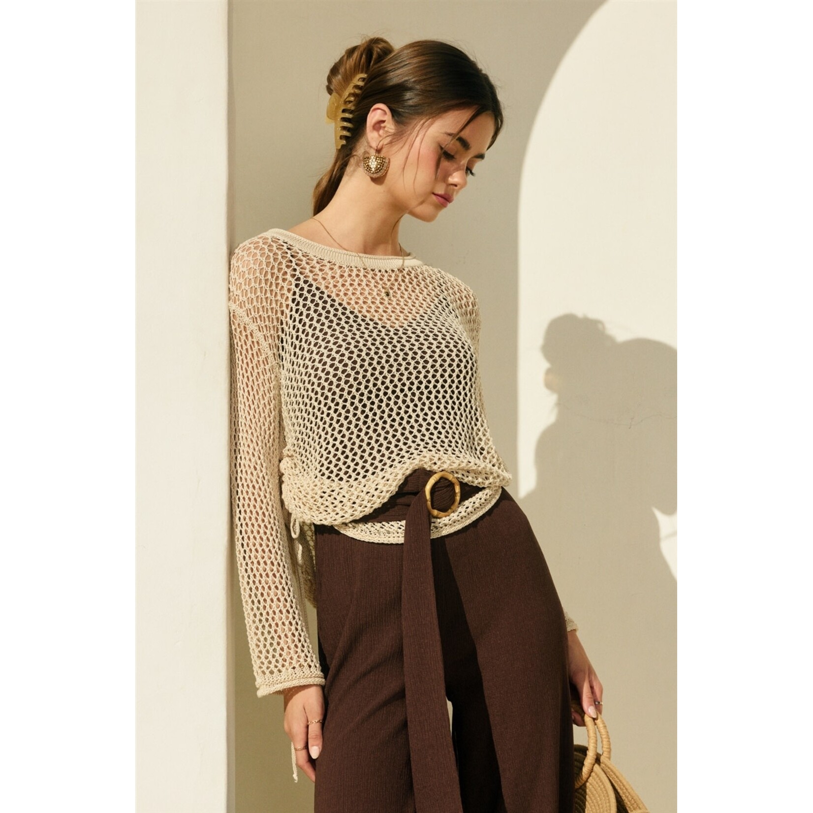 AVAILABLE IN BEIGE, WHITE, AND BLACK