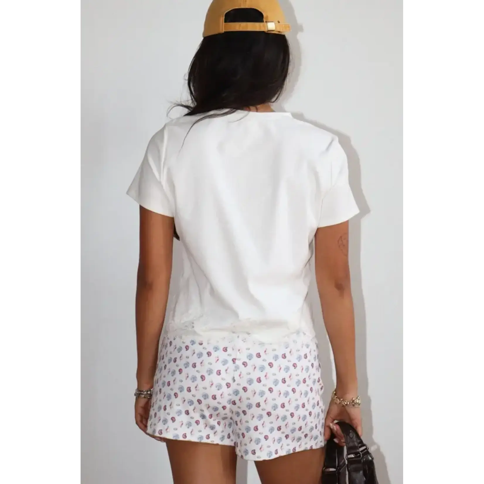 AVAILABLE IN WHITE AND BLACK