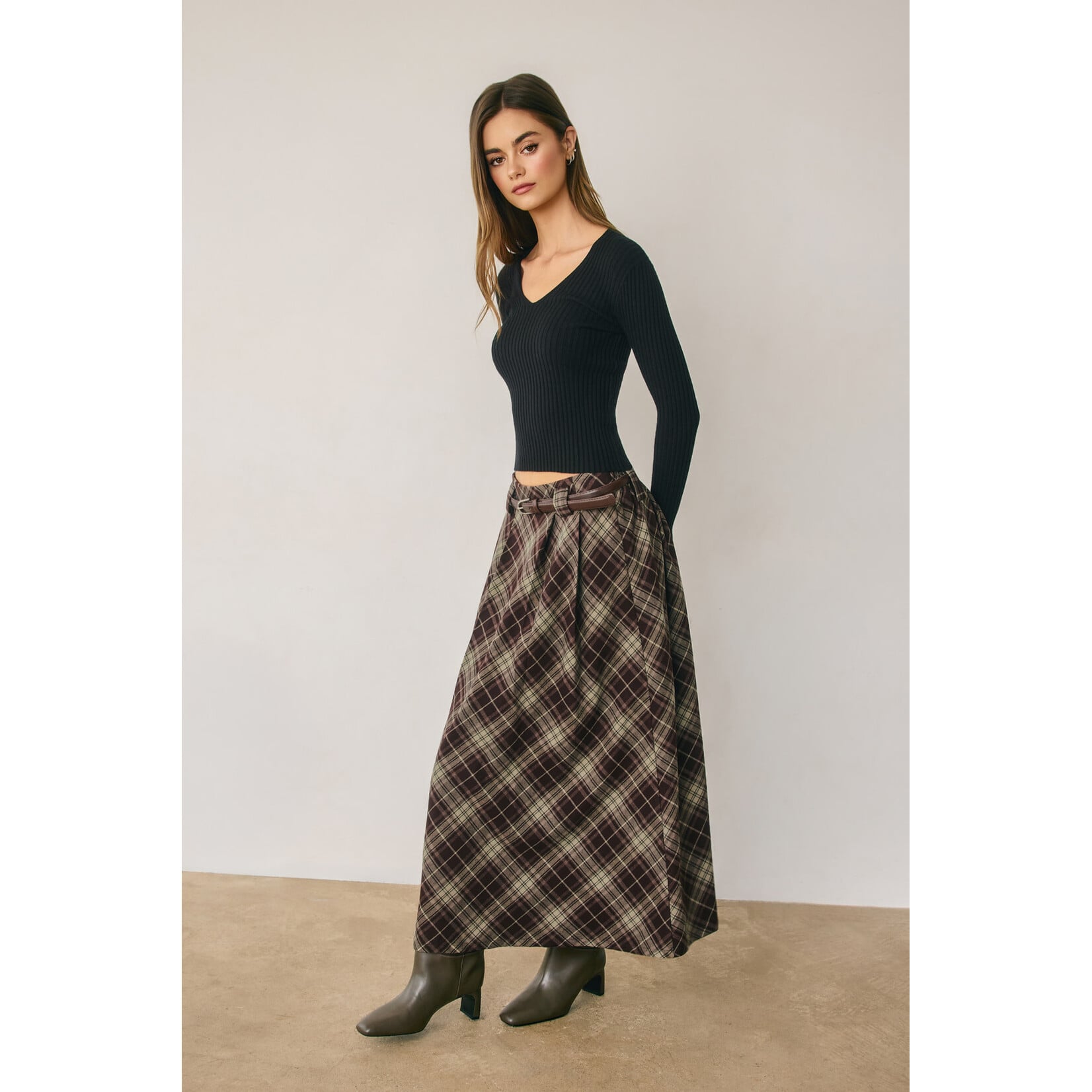 AVAILABLE IN BLACK, IVORY, AND BROWN