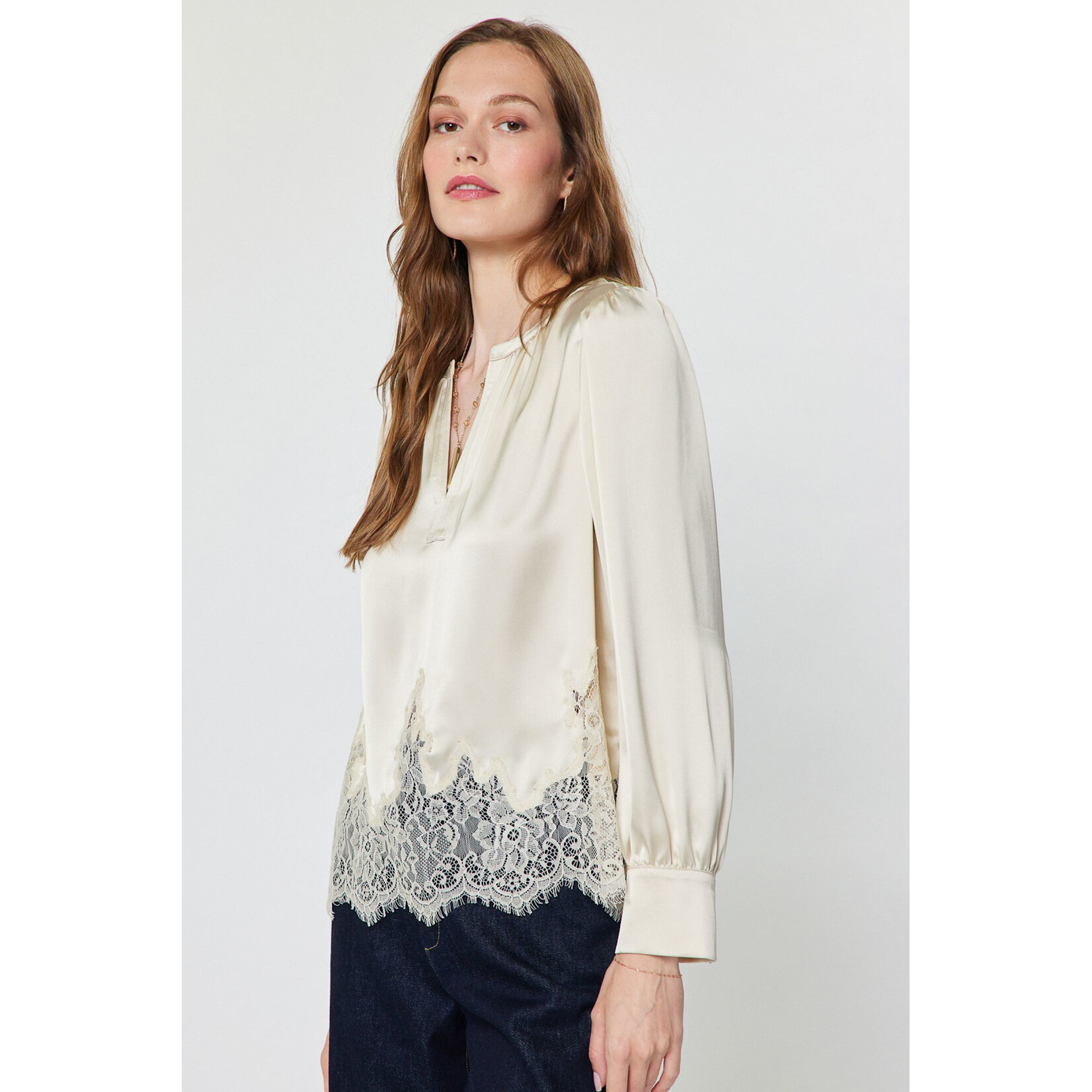 AVAILABLE IN ECRU AND MOCHA