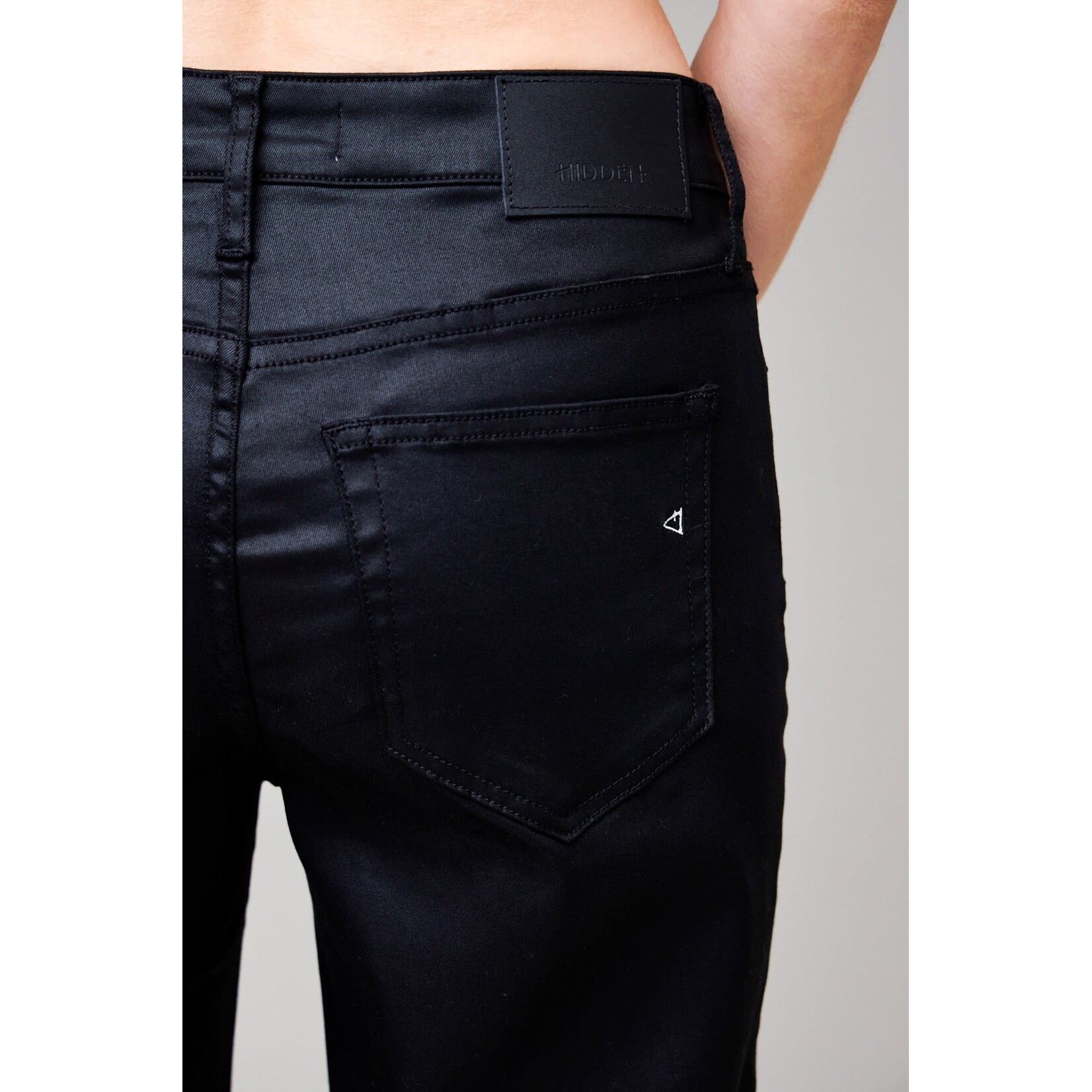 HIDDEN HIGH RISE STRAIGHT LEG COATED JEANS