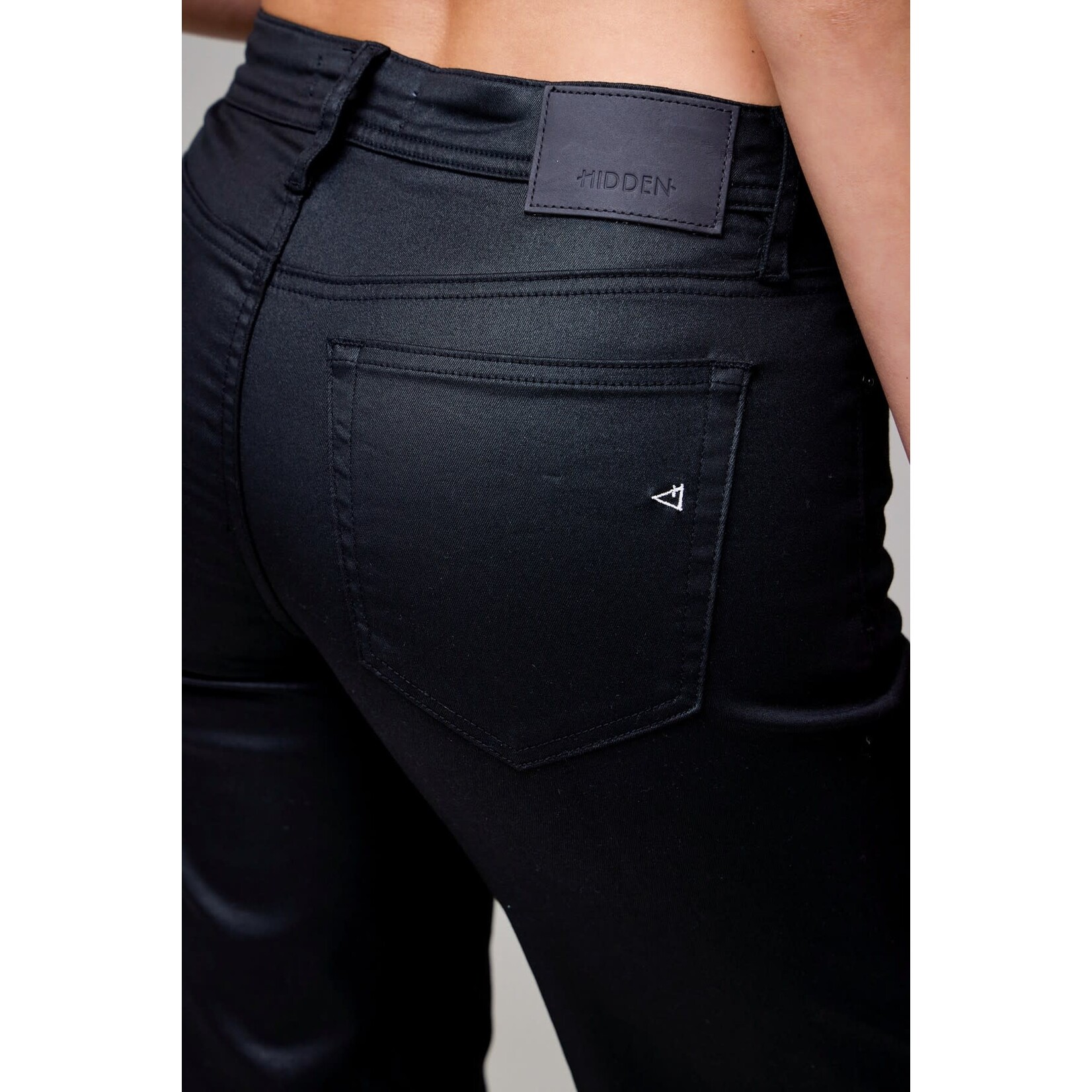 HIDDEN LOW RISE COATED COMFORT FLARE JEAN