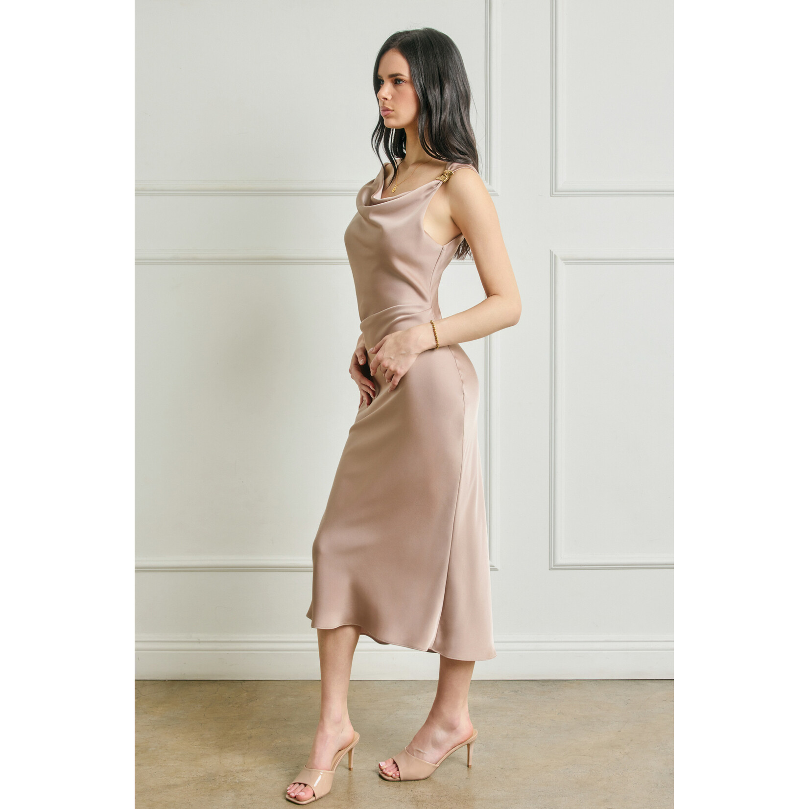 AVAILABLE IN CHAMPAGNE & BLACK