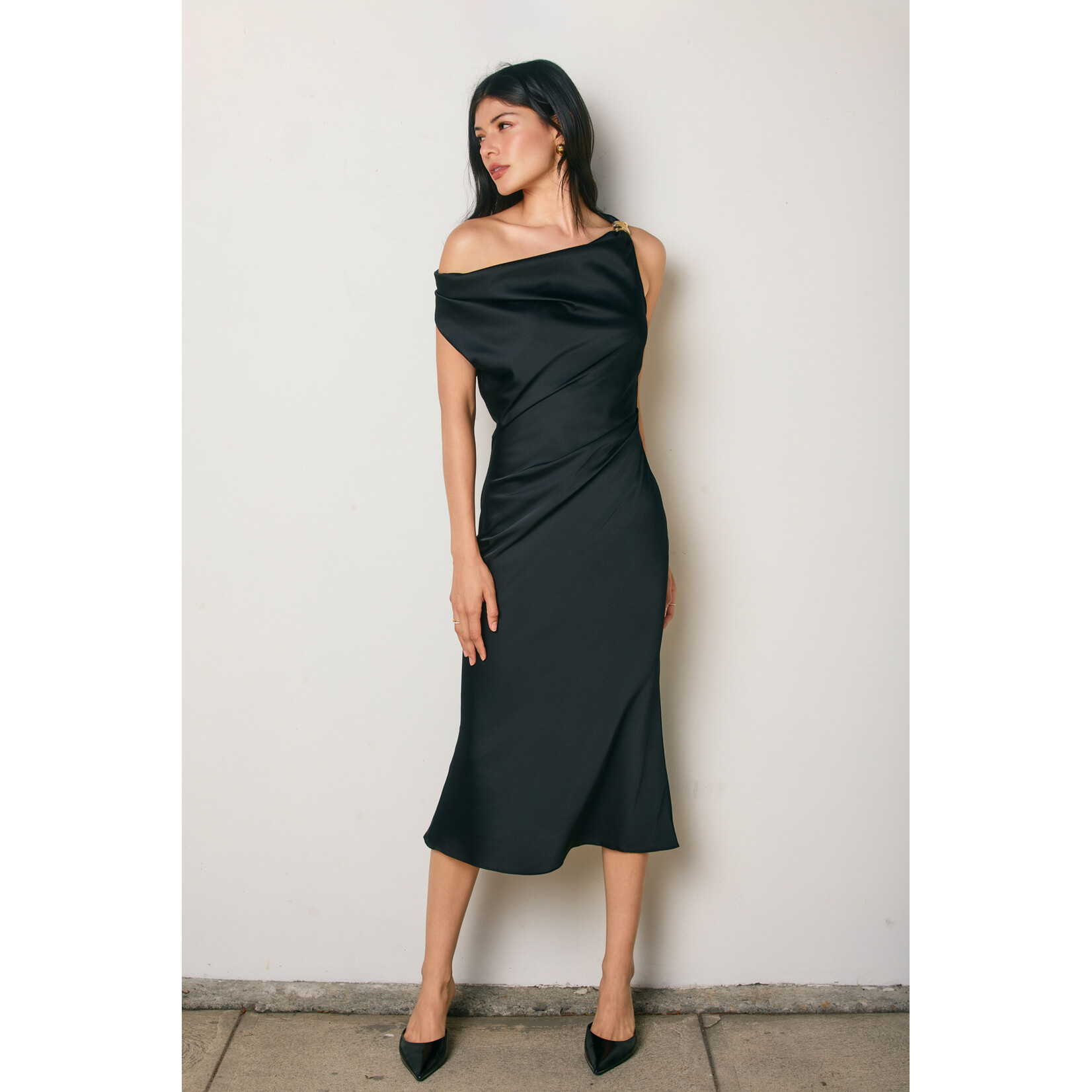 AVAILABLE IN CHAMPAGNE & BLACK