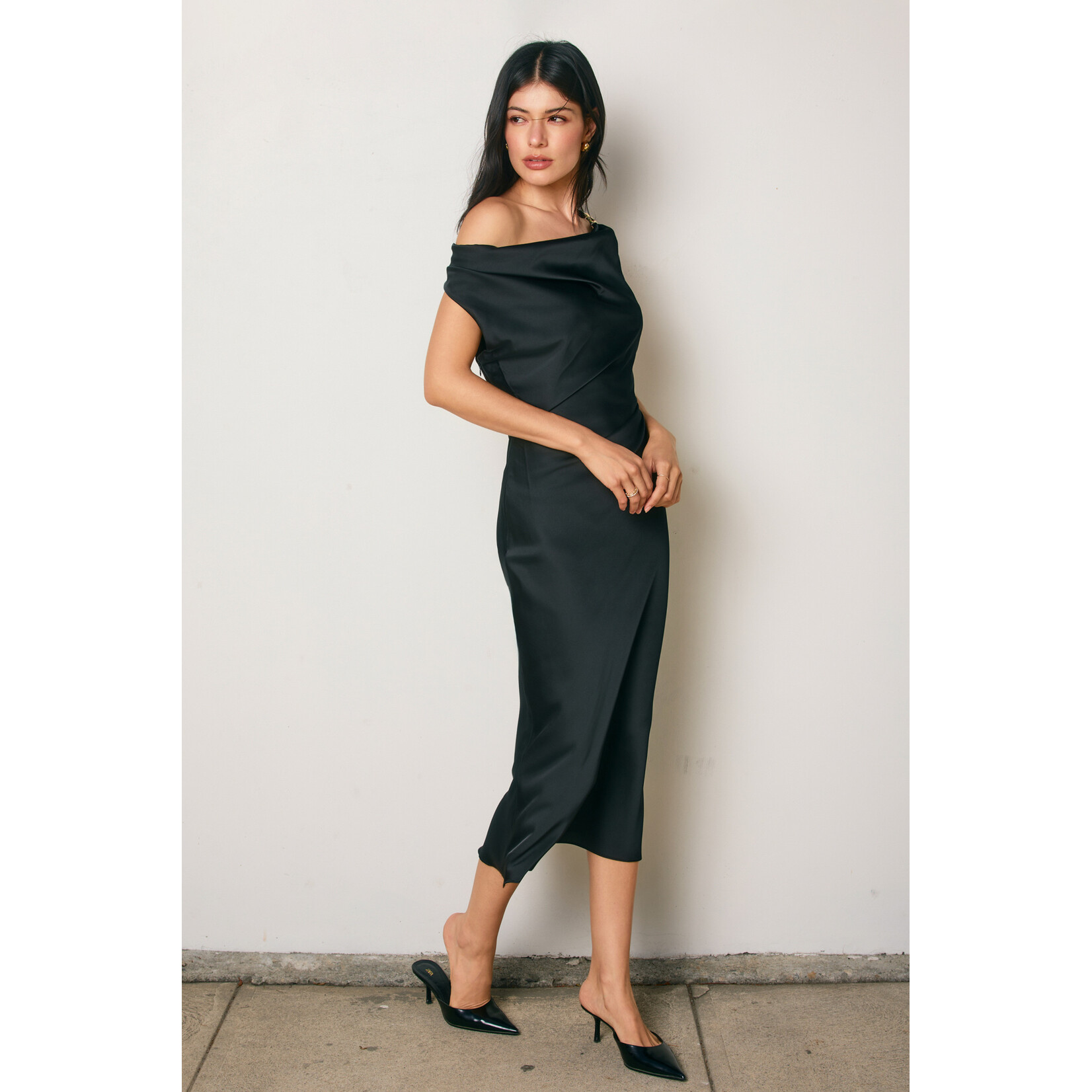 AVAILABLE IN CHAMPAGNE & BLACK