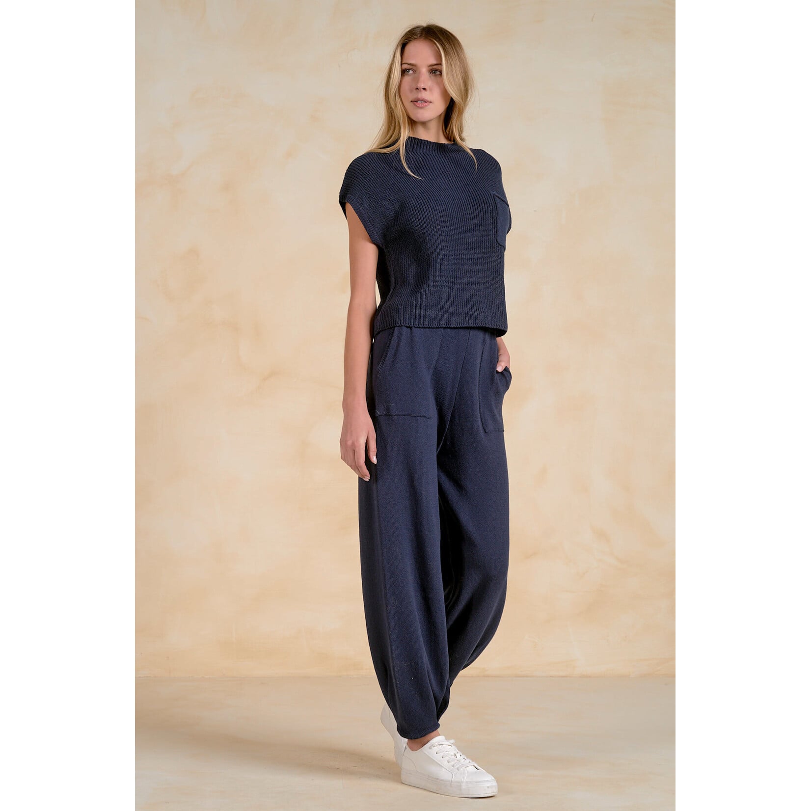 elan AVAILABLE IN NAVY & OATMEAL