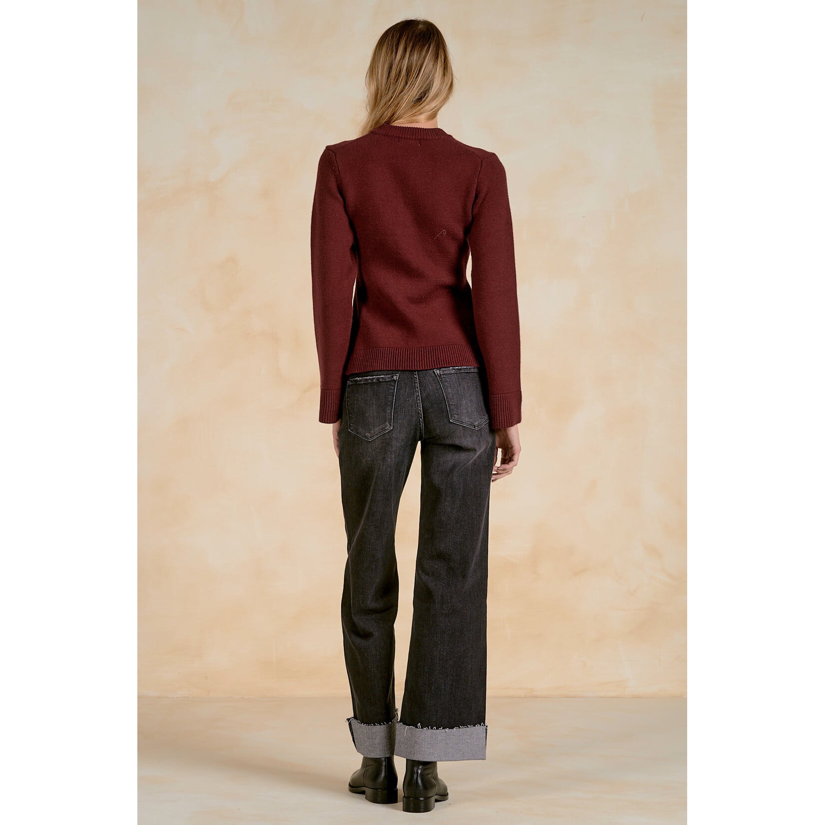 elan AVAILABLE IN BURGUNDY & STONE