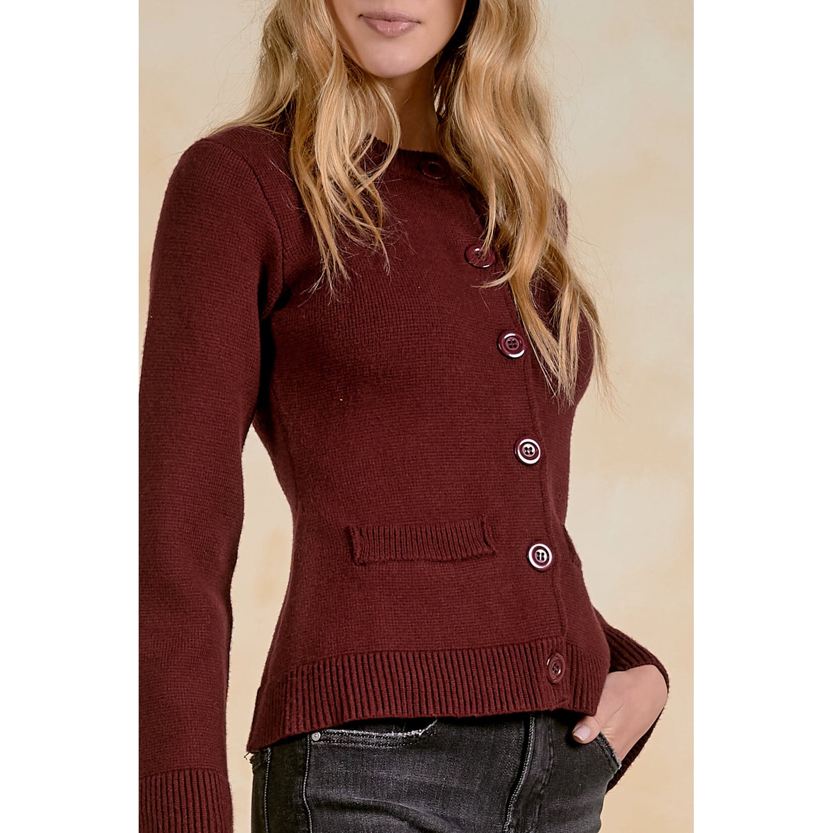 elan AVAILABLE IN BURGUNDY & STONE