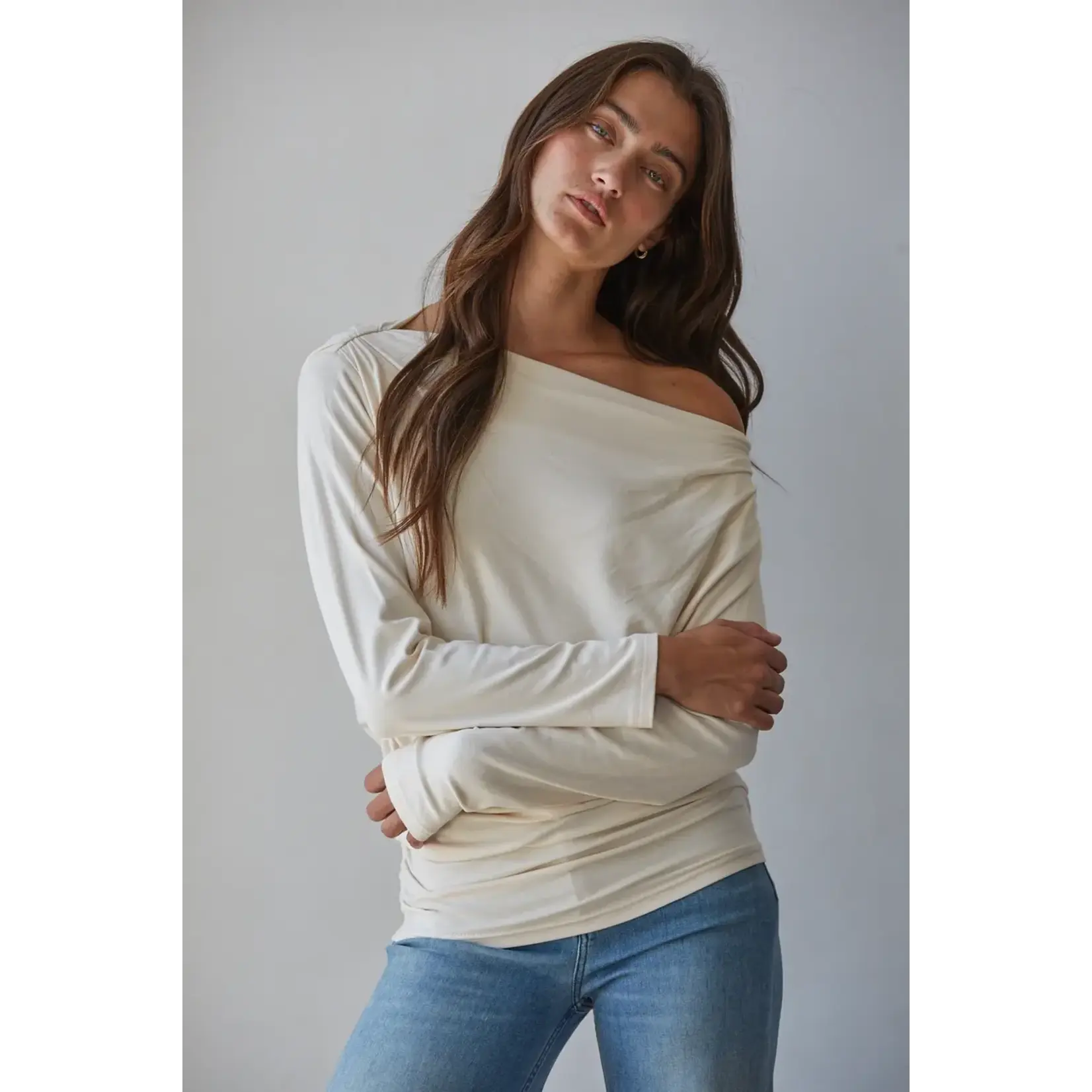 AVAILABLE IN IVORY & CHOCOLATE