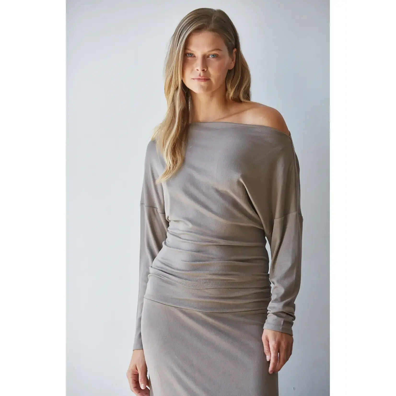 AVAILABLE IN MOCHA & BURGUNDY
