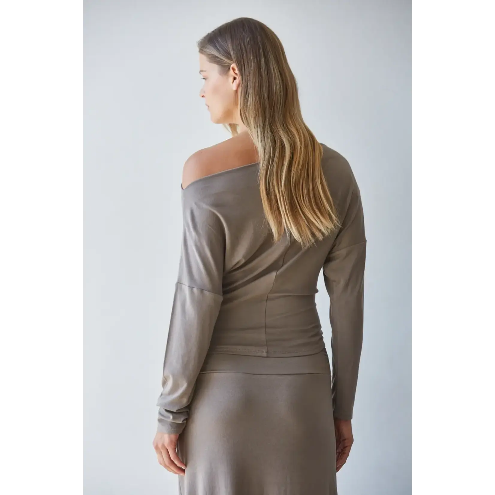 AVAILABLE IN MOCHA & BURGUNDY