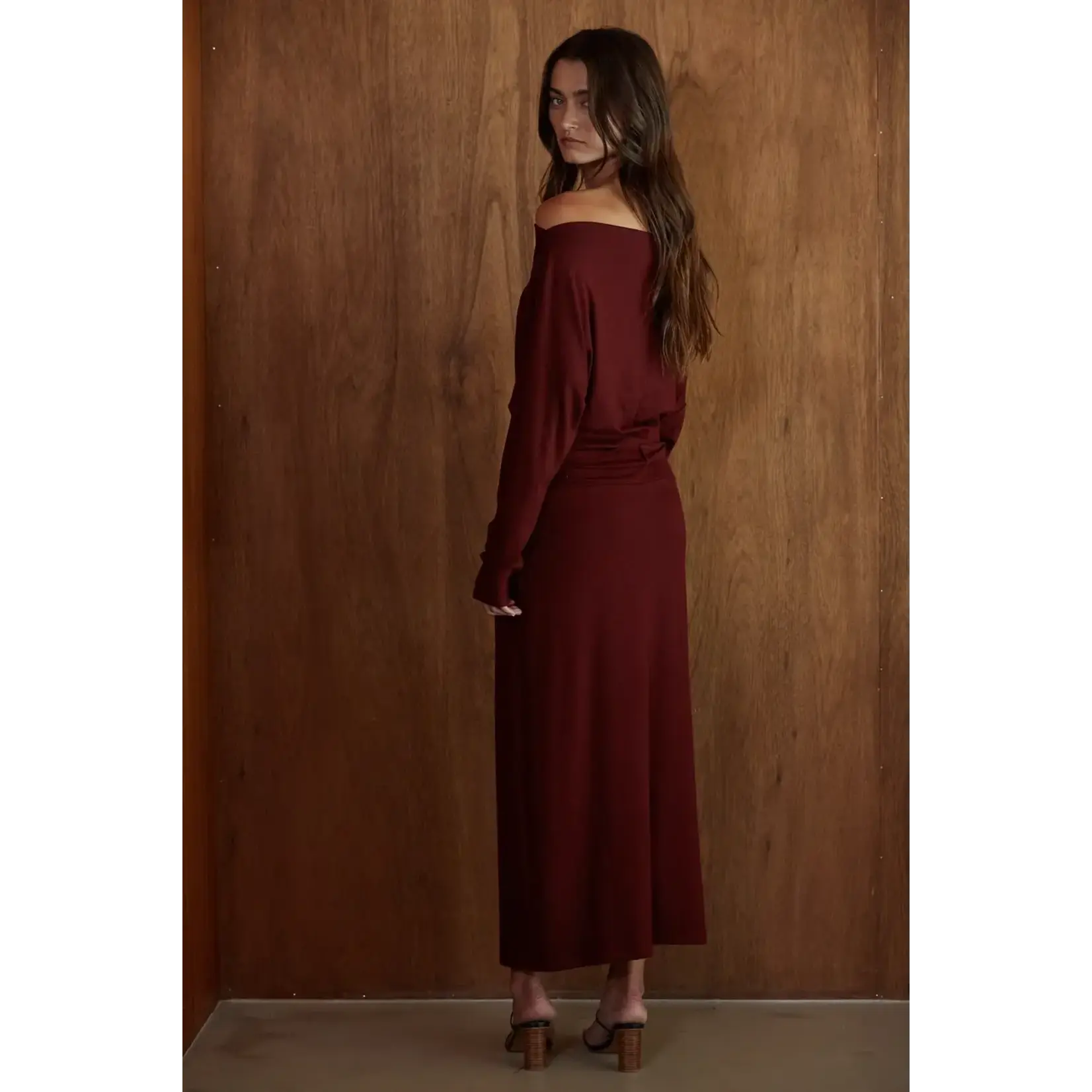 AVAILABLE IN MOCHA & BURGUNDY