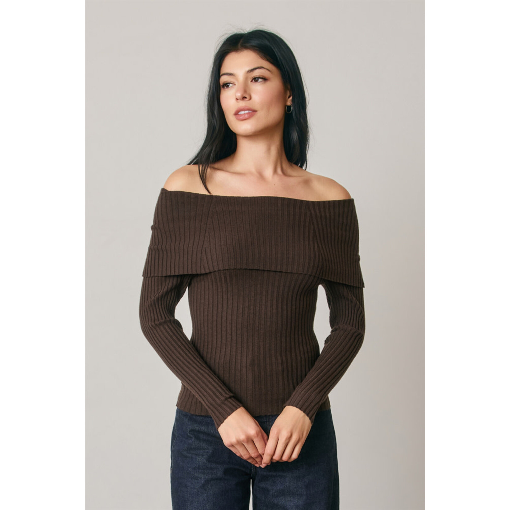 AVAILABLE IN ESPRESSO & CREAM