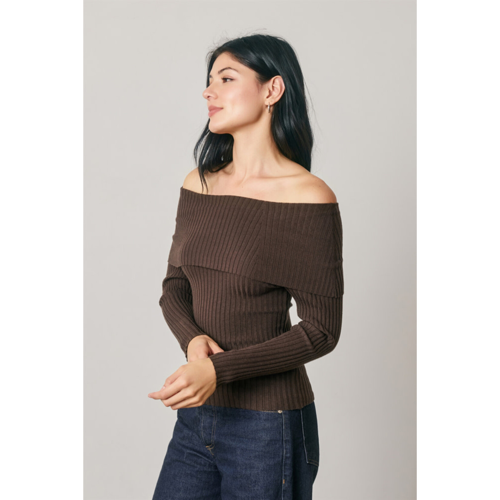 AVAILABLE IN ESPRESSO & CREAM