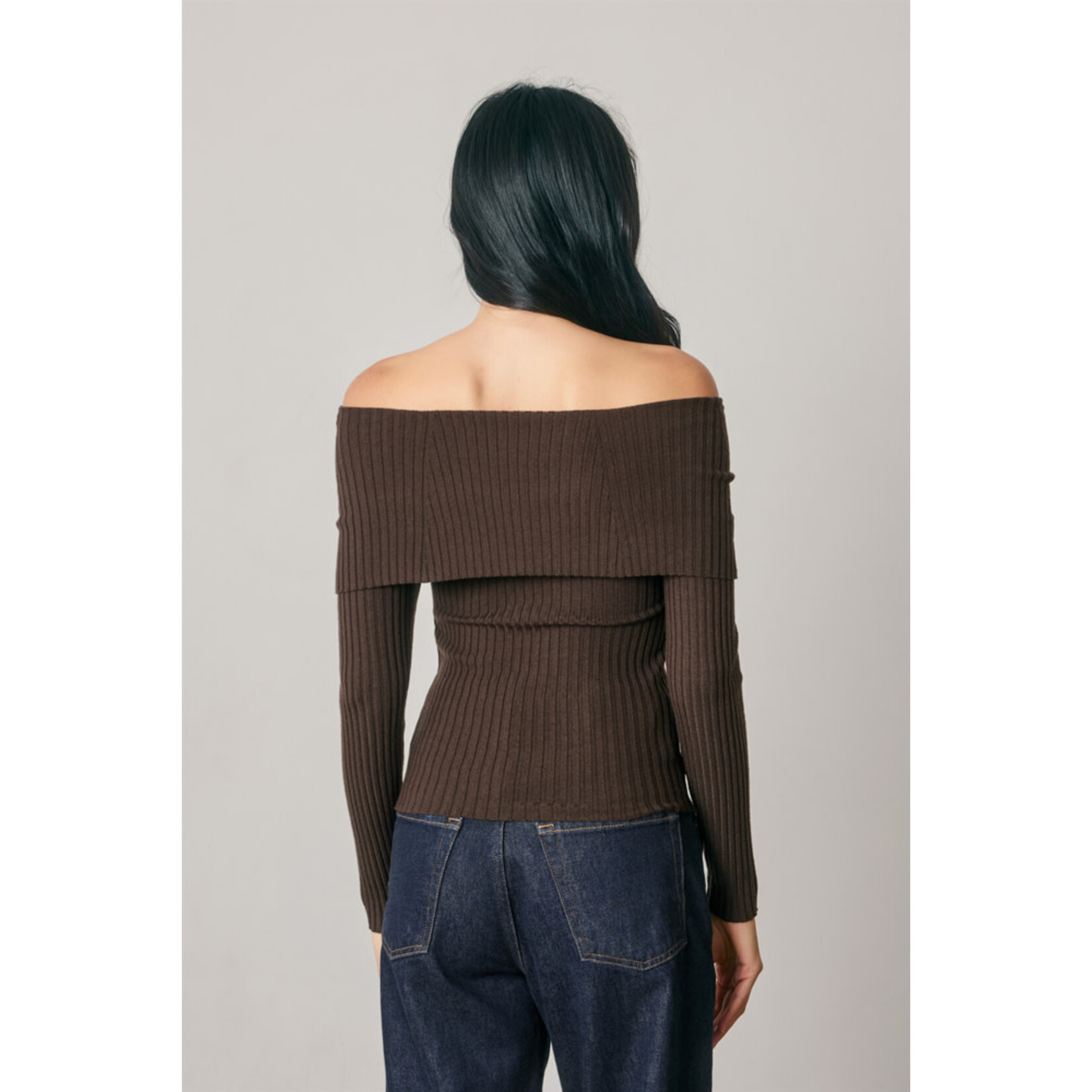 AVAILABLE IN ESPRESSO & CREAM