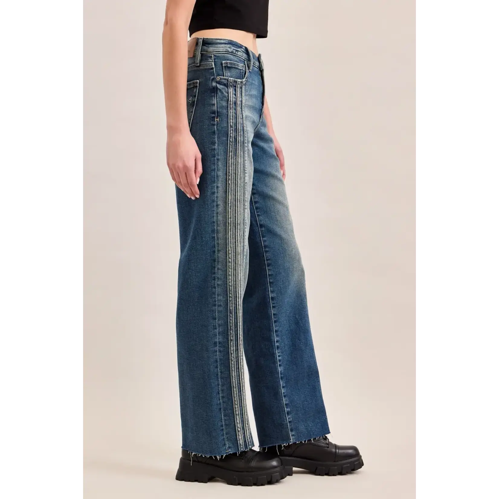 HIDDEN MID RISE CLASSIC STRAIGHT WITH PINSTRIPE DETAIL