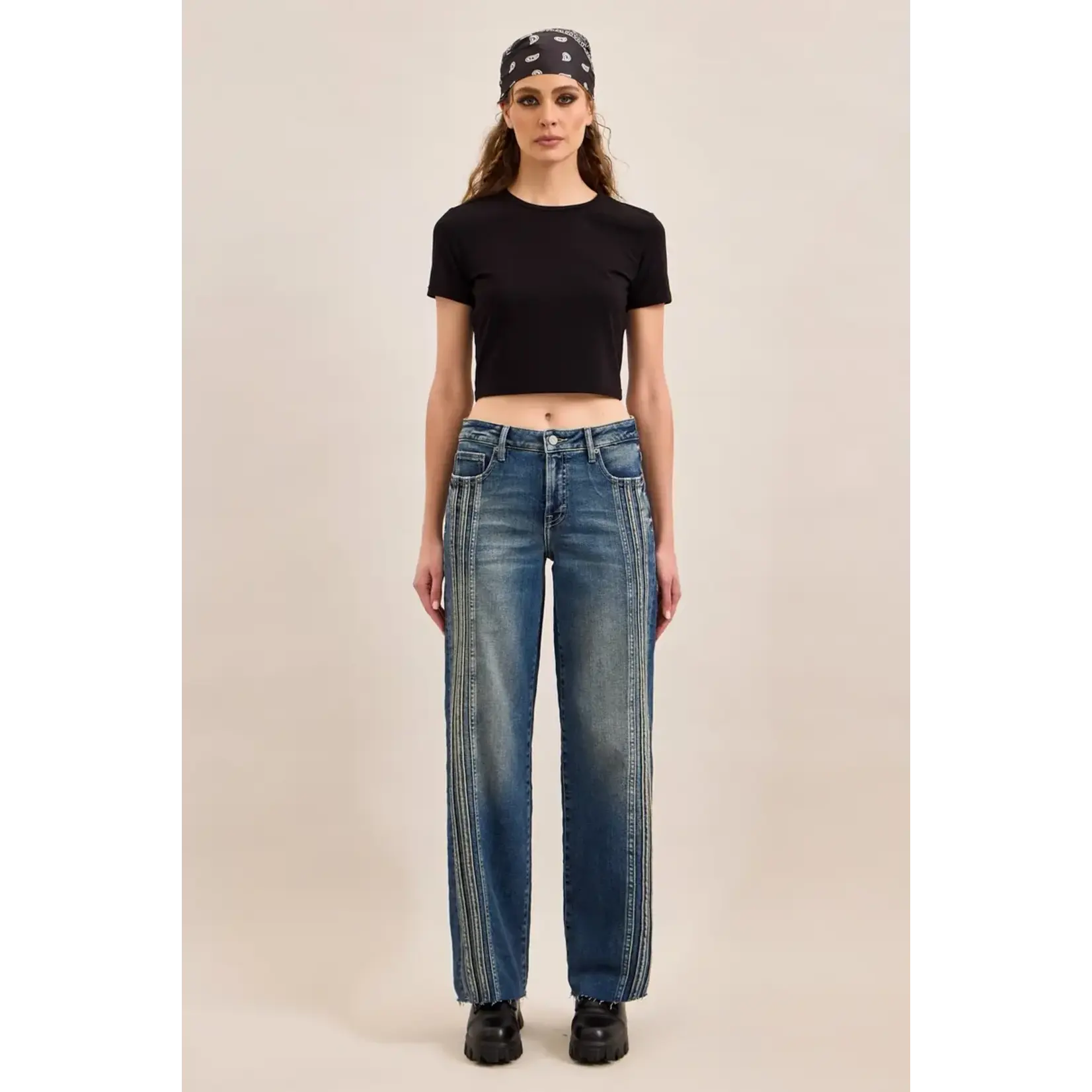 HIDDEN MID RISE CLASSIC STRAIGHT WITH PINSTRIPE DETAIL