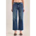 HIDDEN HIGH RISE CLASSIC STRAIGHT WITH KNEE DART DETAIL