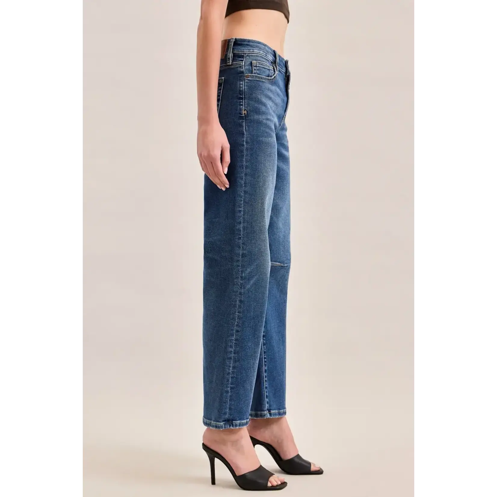 HIDDEN HIGH RISE CLASSIC STRAIGHT WITH KNEE DART DETAIL