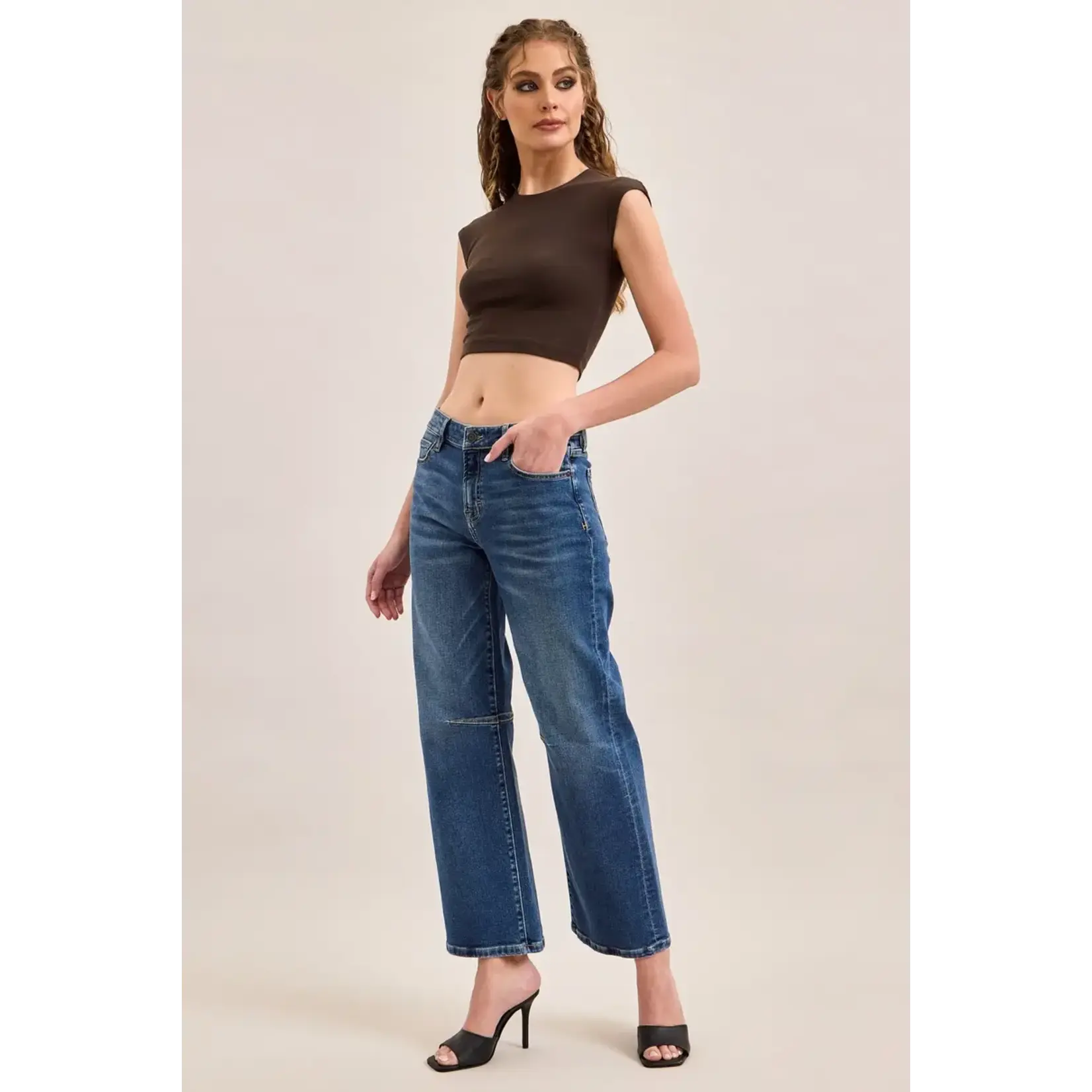 HIDDEN HIGH RISE CLASSIC STRAIGHT WITH KNEE DART DETAIL