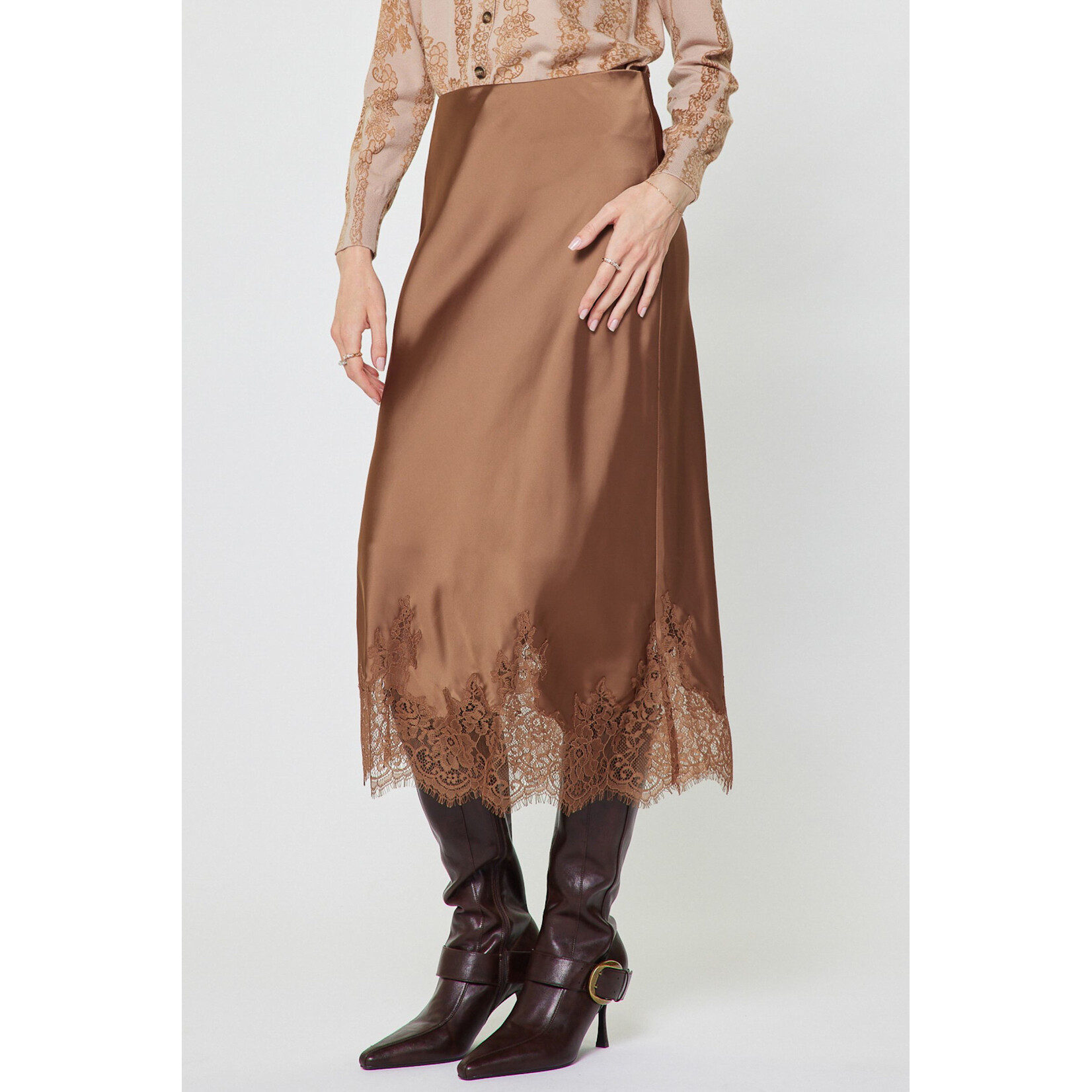 AVAILABLE IN ECRU & MOCHA MOUSSE